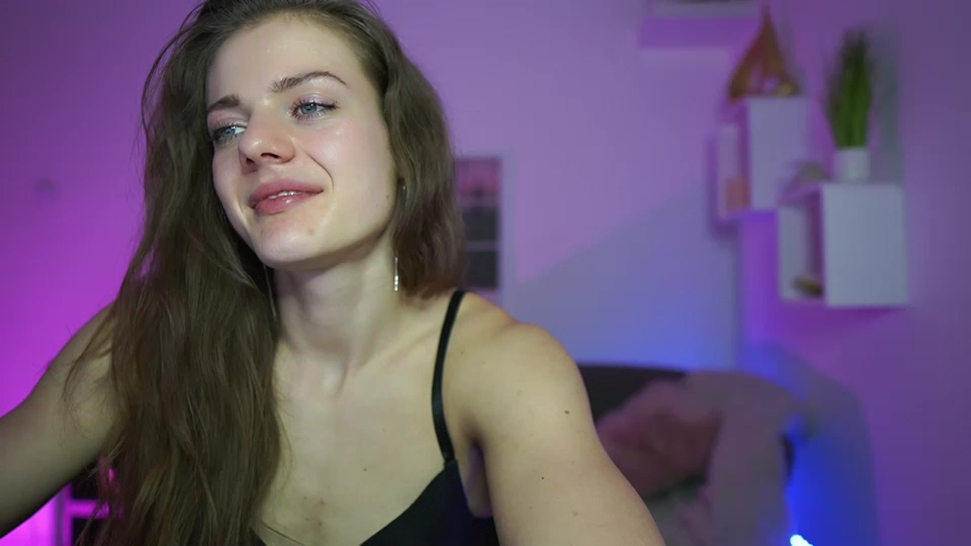 Gallery image thumbnail from Elly_Malkova_'s myfreecams stream on, 03/26/2023, 23:20 image 12 of 20
