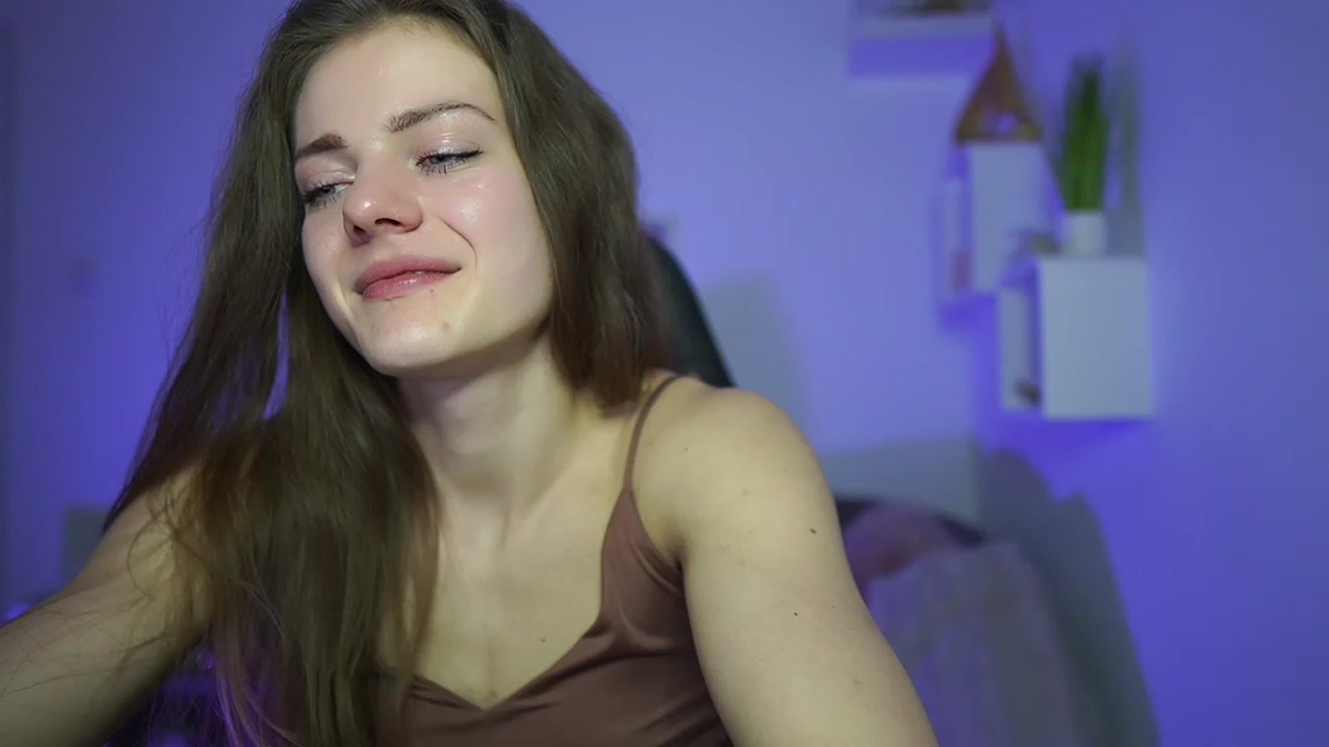 Gallery image thumbnail from Elly_Malkova_'s myfreecams stream on, 03/27/2023, 20:55 image 8 of 20