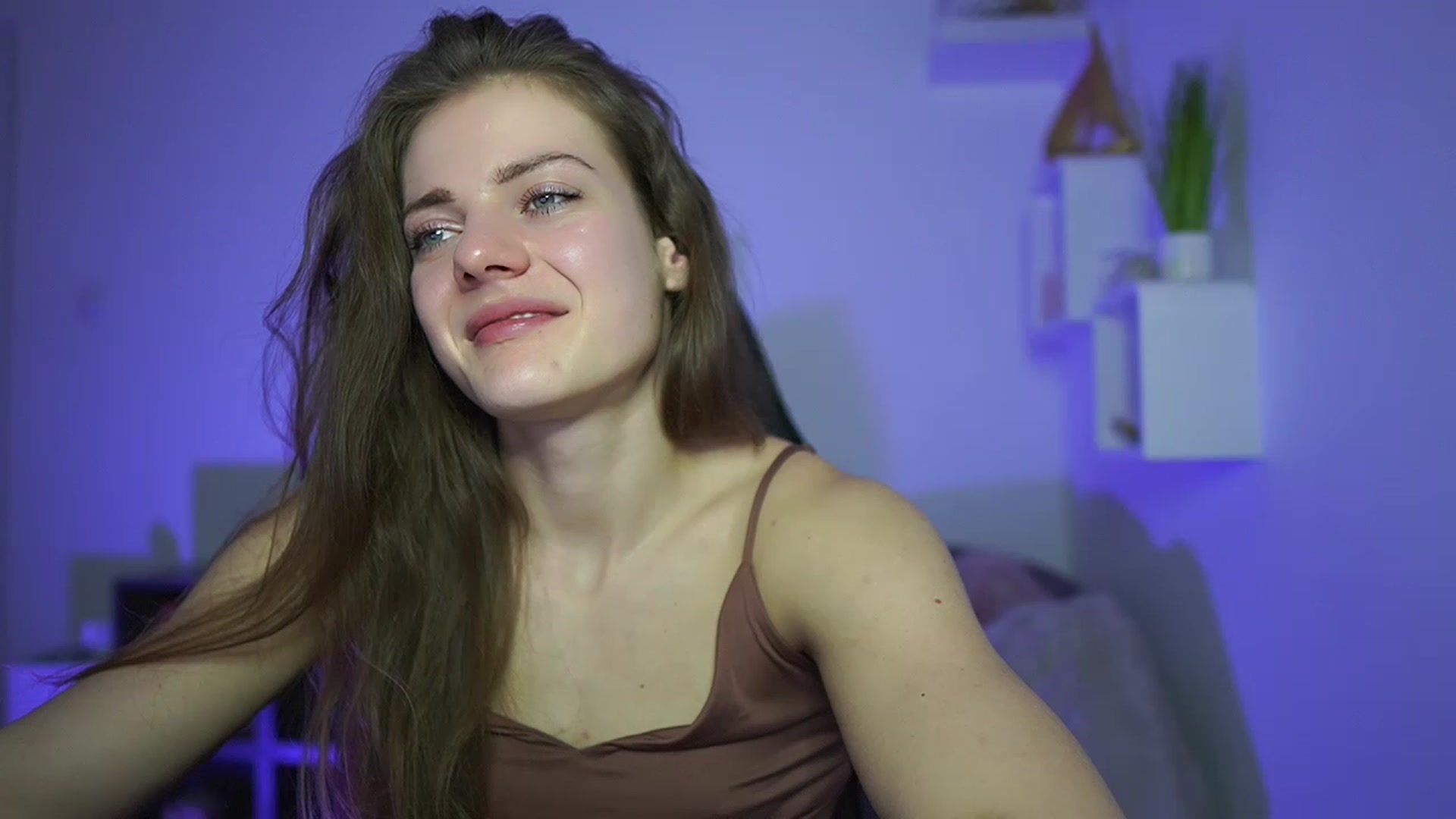 Gallery image thumbnail from Elly_Malkova_'s myfreecams stream on, 03/27/2023, 20:55 image 11 of 20