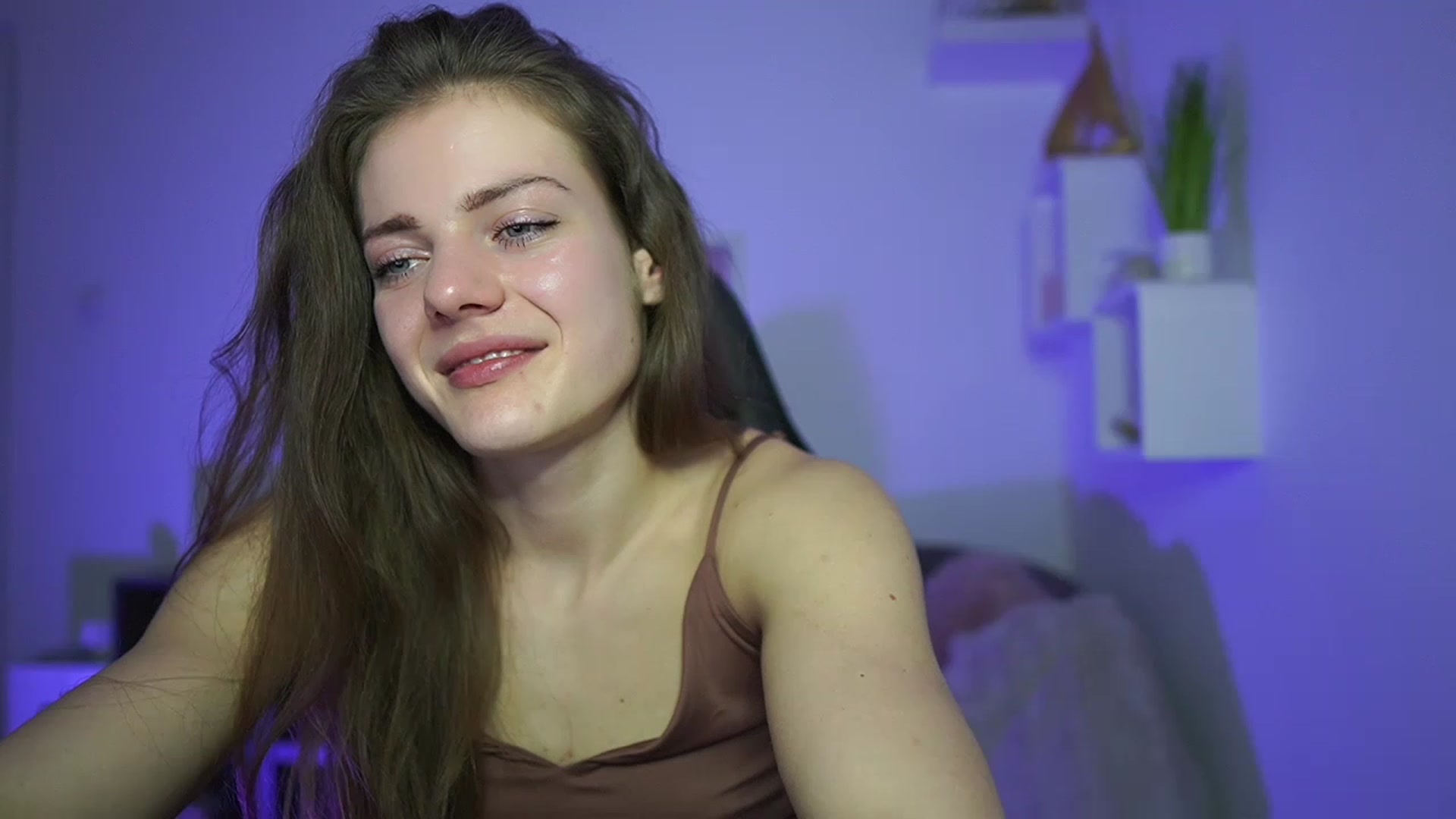 Gallery image thumbnail from Elly_Malkova_'s myfreecams stream on, 03/27/2023, 20:55 image 12 of 20