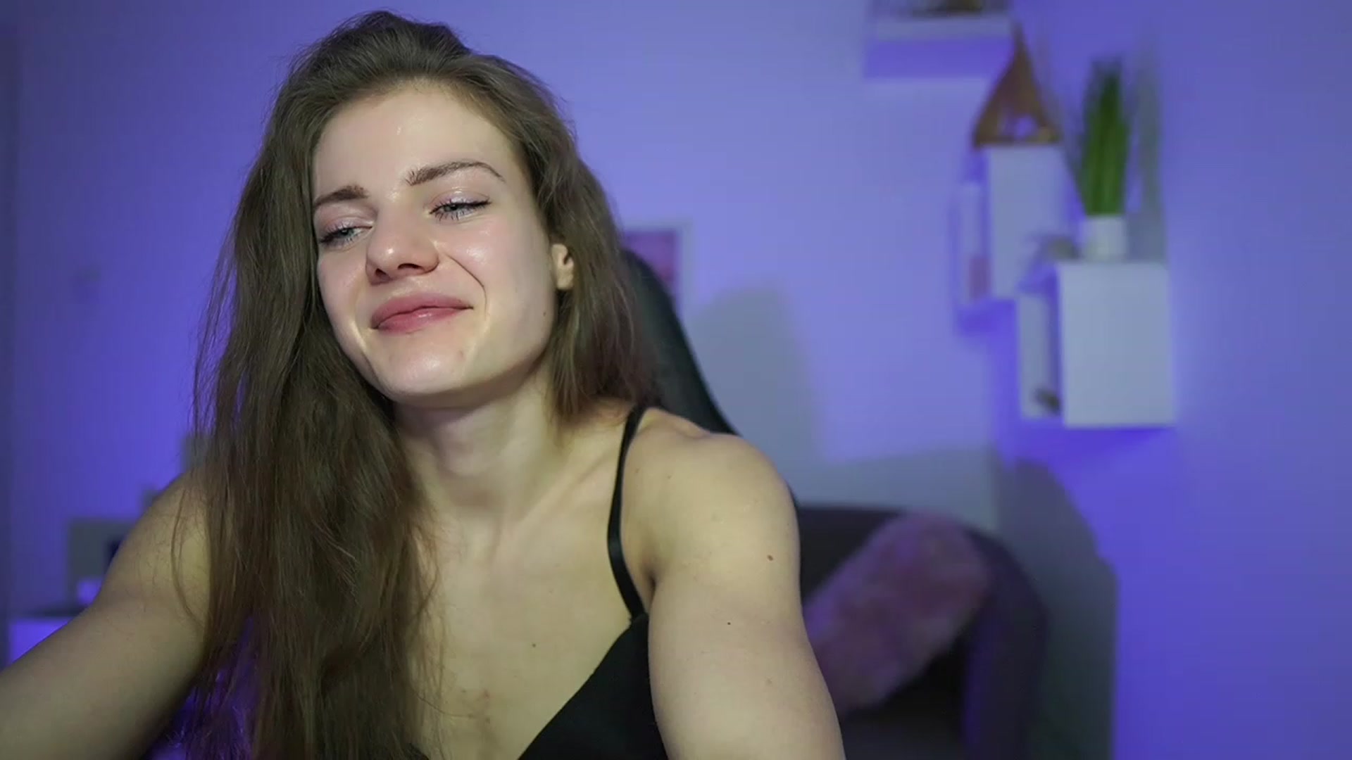 Gallery image thumbnail from Elly_Malkova_'s myfreecams stream on, 03/27/2023, 23:20 image 3 of 20