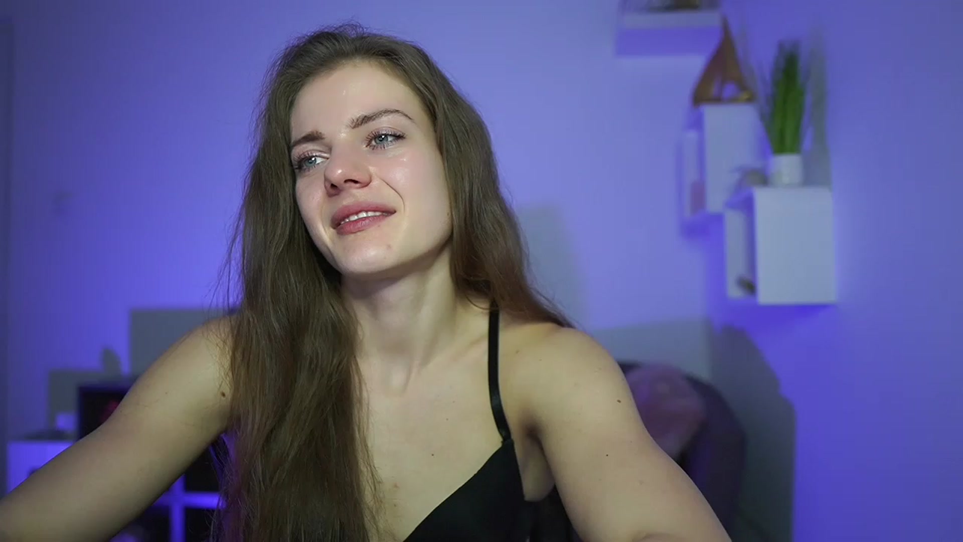 Gallery image thumbnail from Elly_Malkova_'s myfreecams stream on, 03/27/2023, 23:20 image 11 of 20