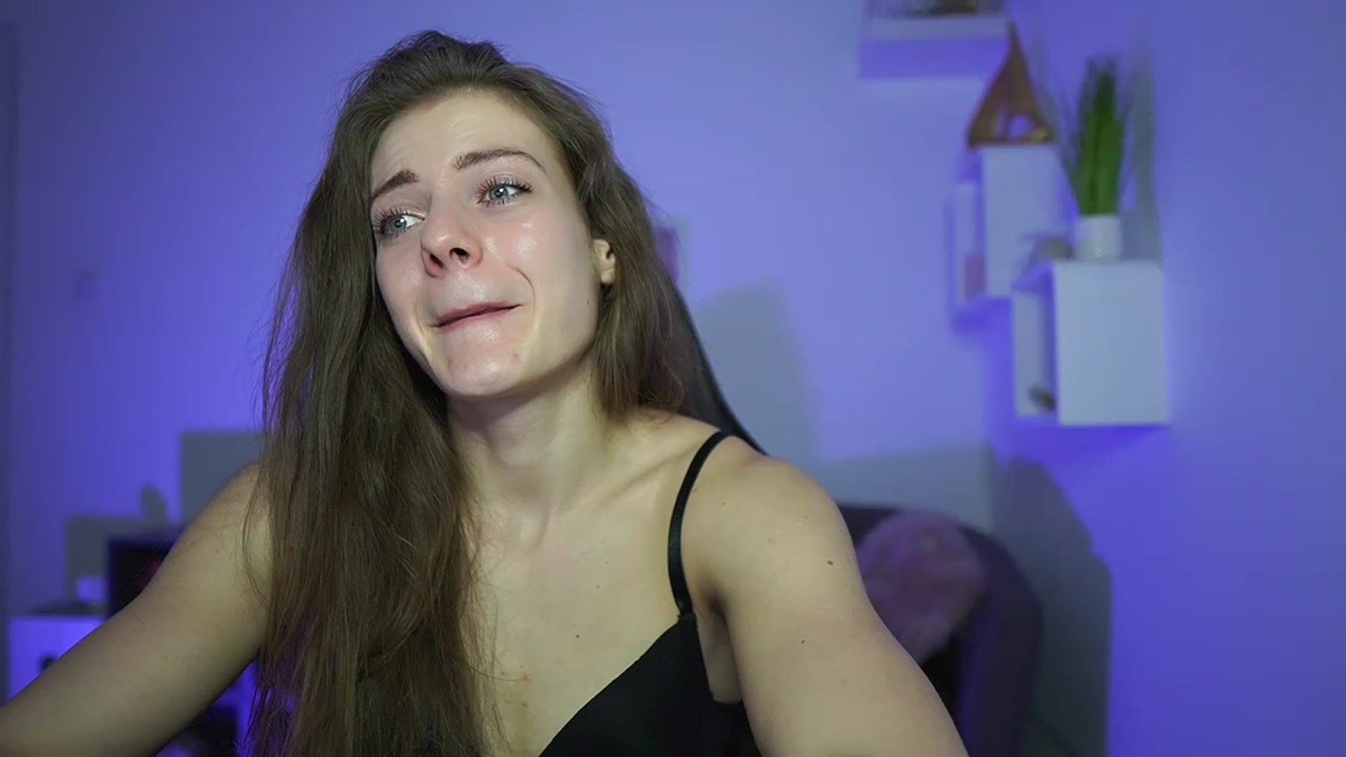 Gallery image thumbnail from Elly_Malkova_'s myfreecams stream on, 03/27/2023, 23:20 image 5 of 20