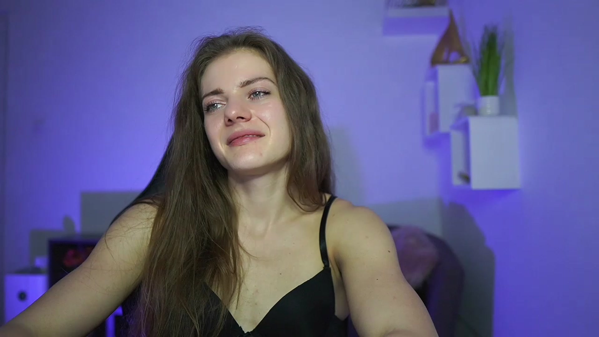 Gallery image thumbnail from Elly_Malkova_'s myfreecams stream on, 03/27/2023, 23:20 image 17 of 20