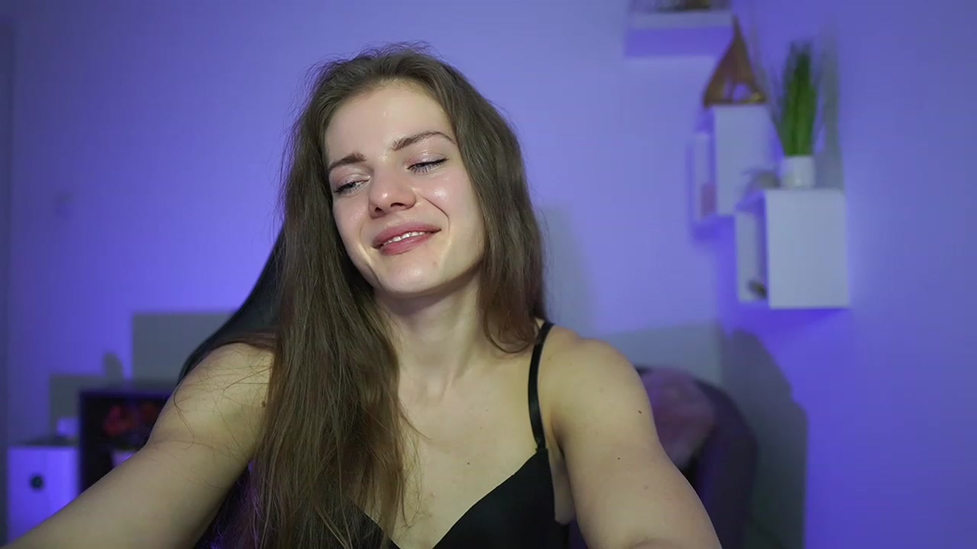 Gallery image thumbnail from Elly_Malkova_'s myfreecams stream on, 03/27/2023, 23:20 image 19 of 20