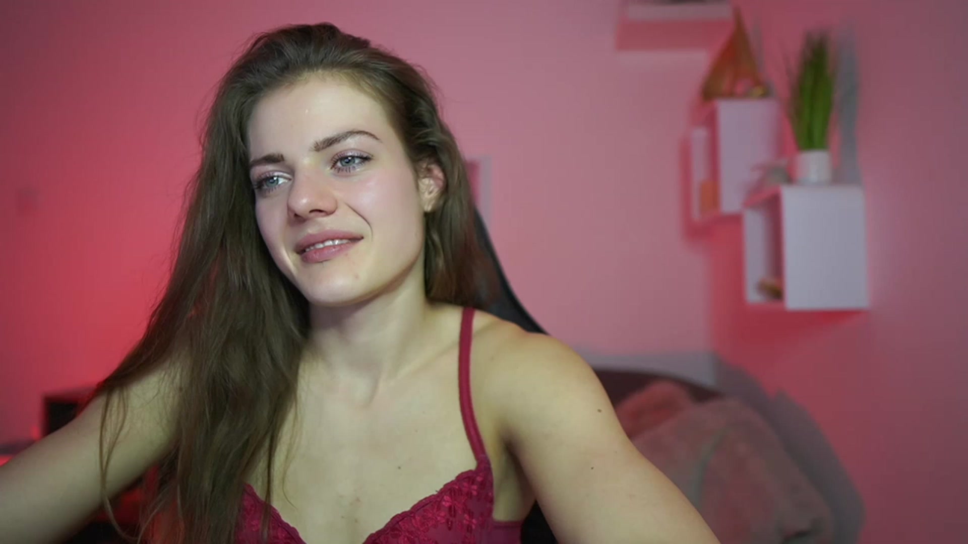 Gallery image thumbnail from Elly_Malkova_'s myfreecams stream on, 03/28/2023, 21:31 image 17 of 20
