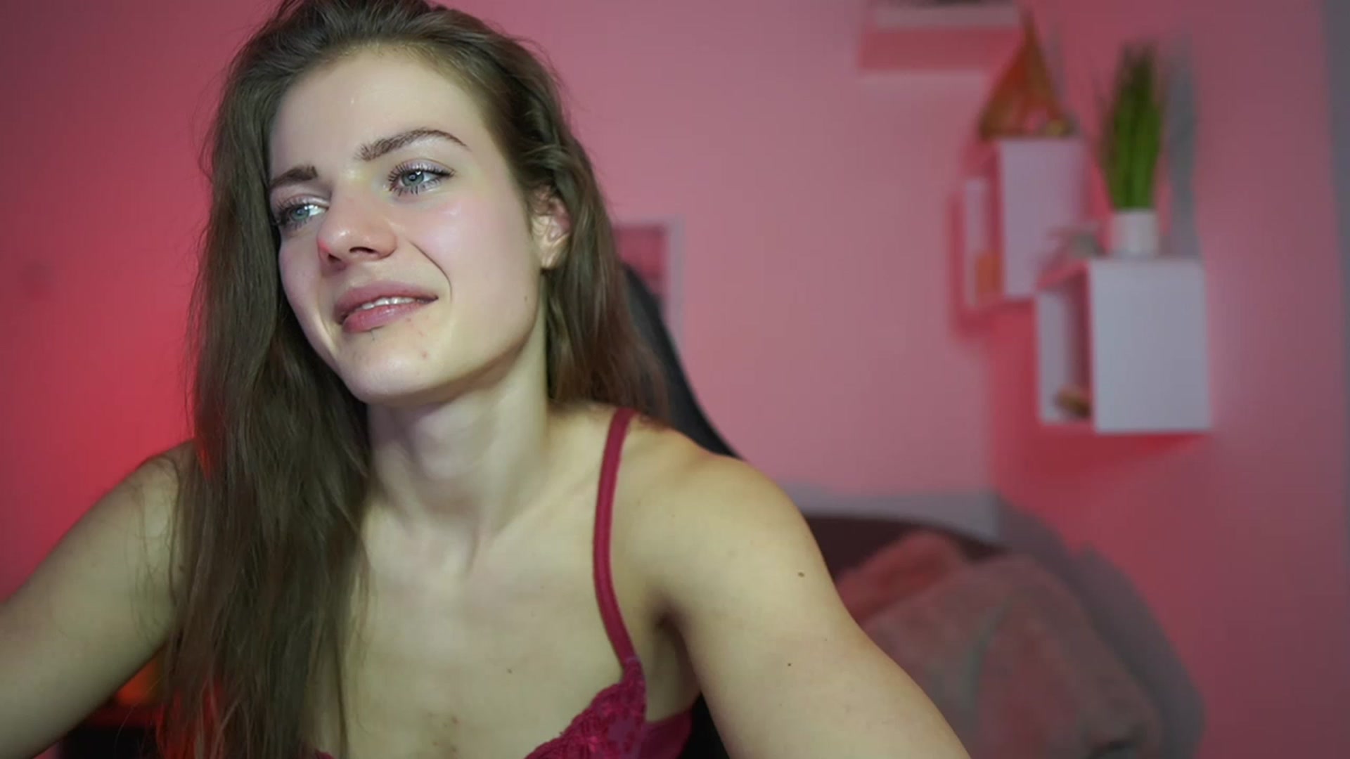 Gallery image thumbnail from Elly_Malkova_'s myfreecams stream on, 03/28/2023, 21:31 image 19 of 20