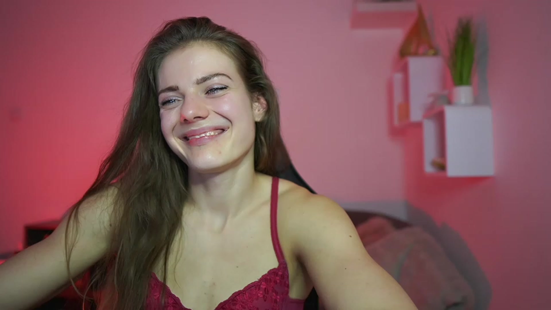 Gallery image thumbnail from Elly_Malkova_'s myfreecams stream on, 03/28/2023, 21:31 image 16 of 20