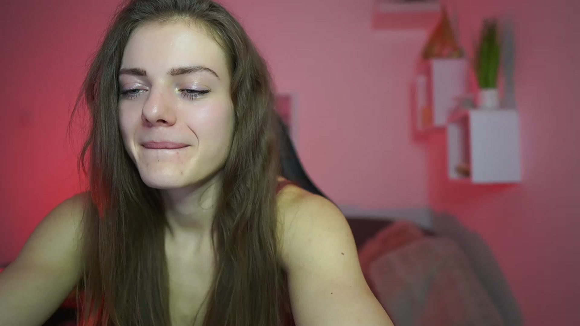 Gallery image thumbnail from Elly_Malkova_'s myfreecams stream on, 03/28/2023, 22:15 image 10 of 20