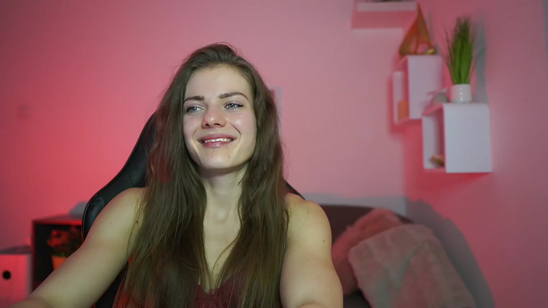 Gallery image thumbnail from Elly_Malkova_'s myfreecams stream on, 03/28/2023, 22:15 image 7 of 20