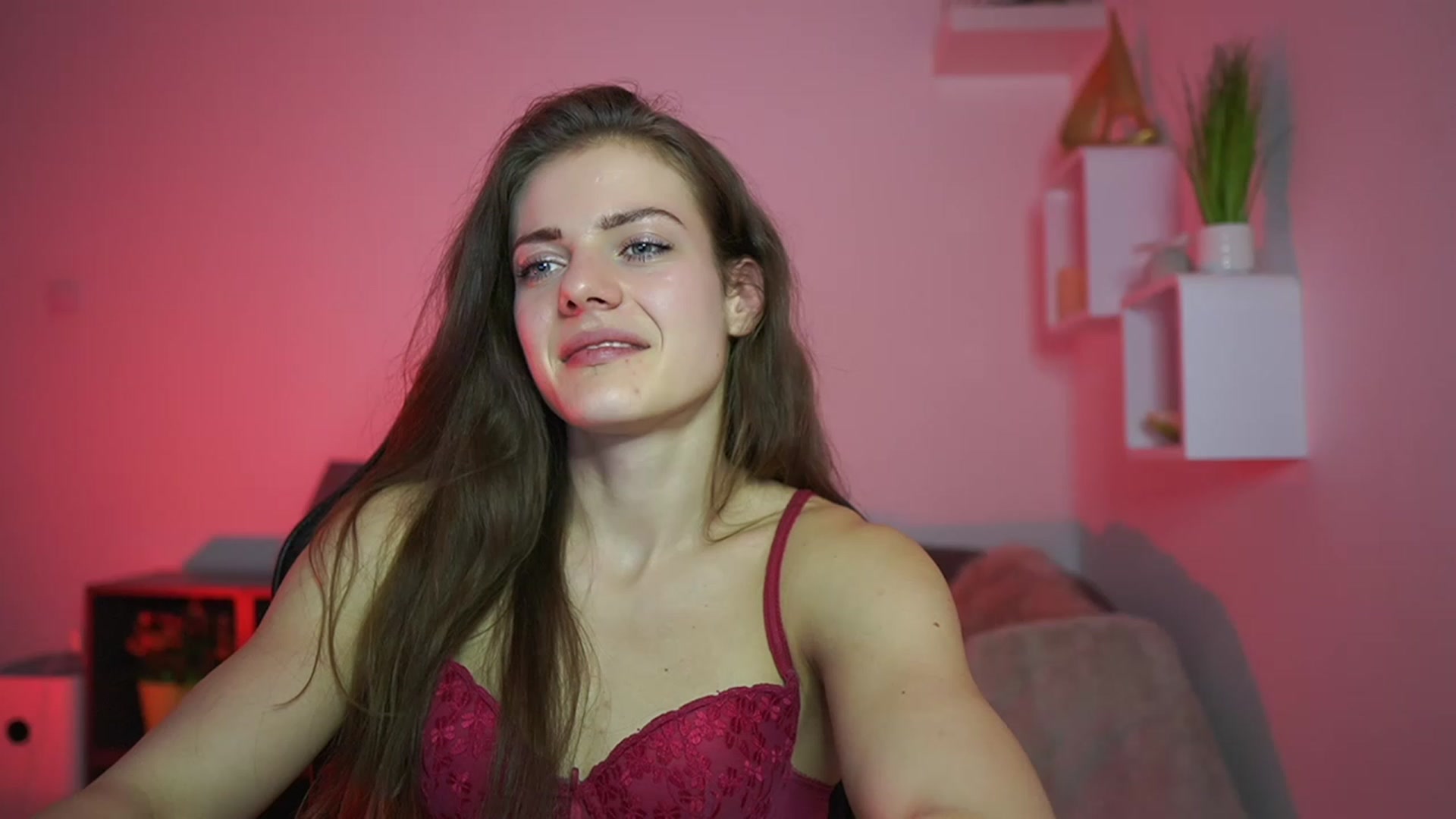 Gallery image thumbnail from Elly_Malkova_'s myfreecams stream on, 03/28/2023, 22:15 image 16 of 20
