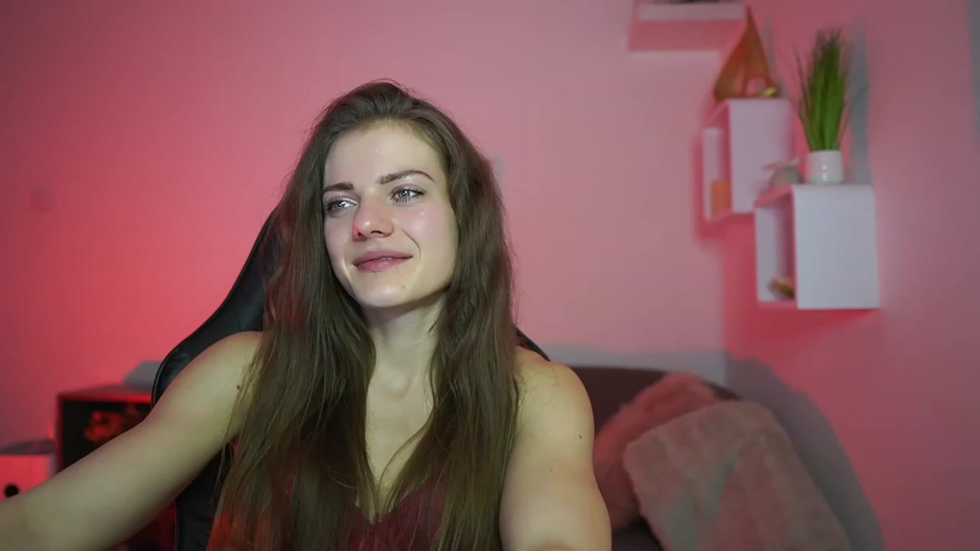 Gallery image thumbnail from Elly_Malkova_'s myfreecams stream on, 03/28/2023, 22:15 image 8 of 20