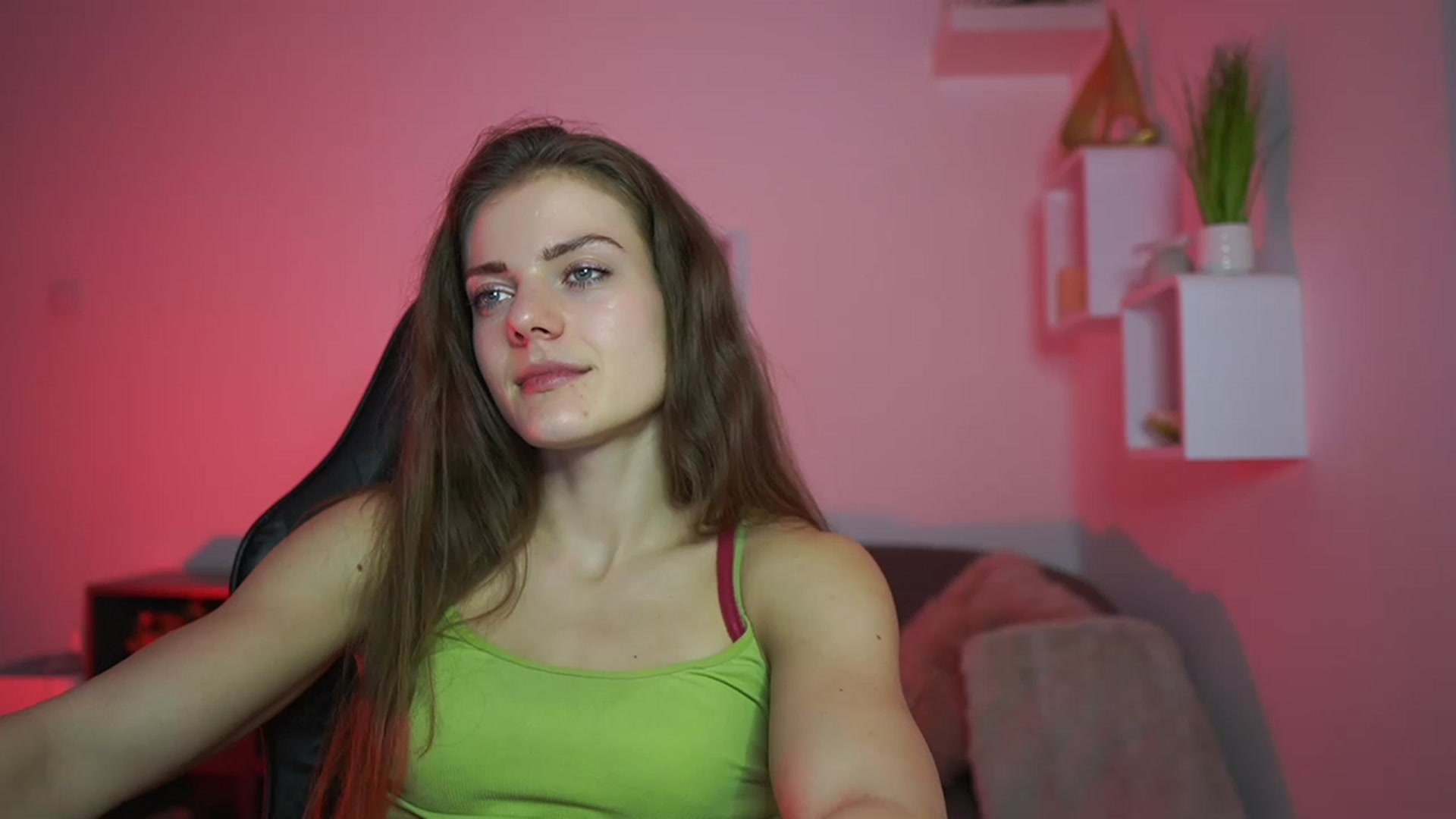 Gallery image thumbnail from Elly_Malkova_'s myfreecams stream on, 03/29/2023, 24:00 image 17 of 20