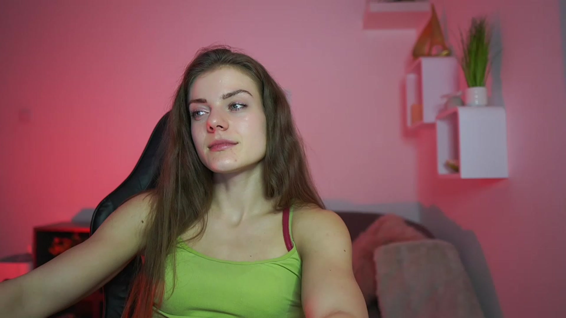 Gallery image thumbnail from Elly_Malkova_'s myfreecams stream on, 03/29/2023, 24:00 image 18 of 20