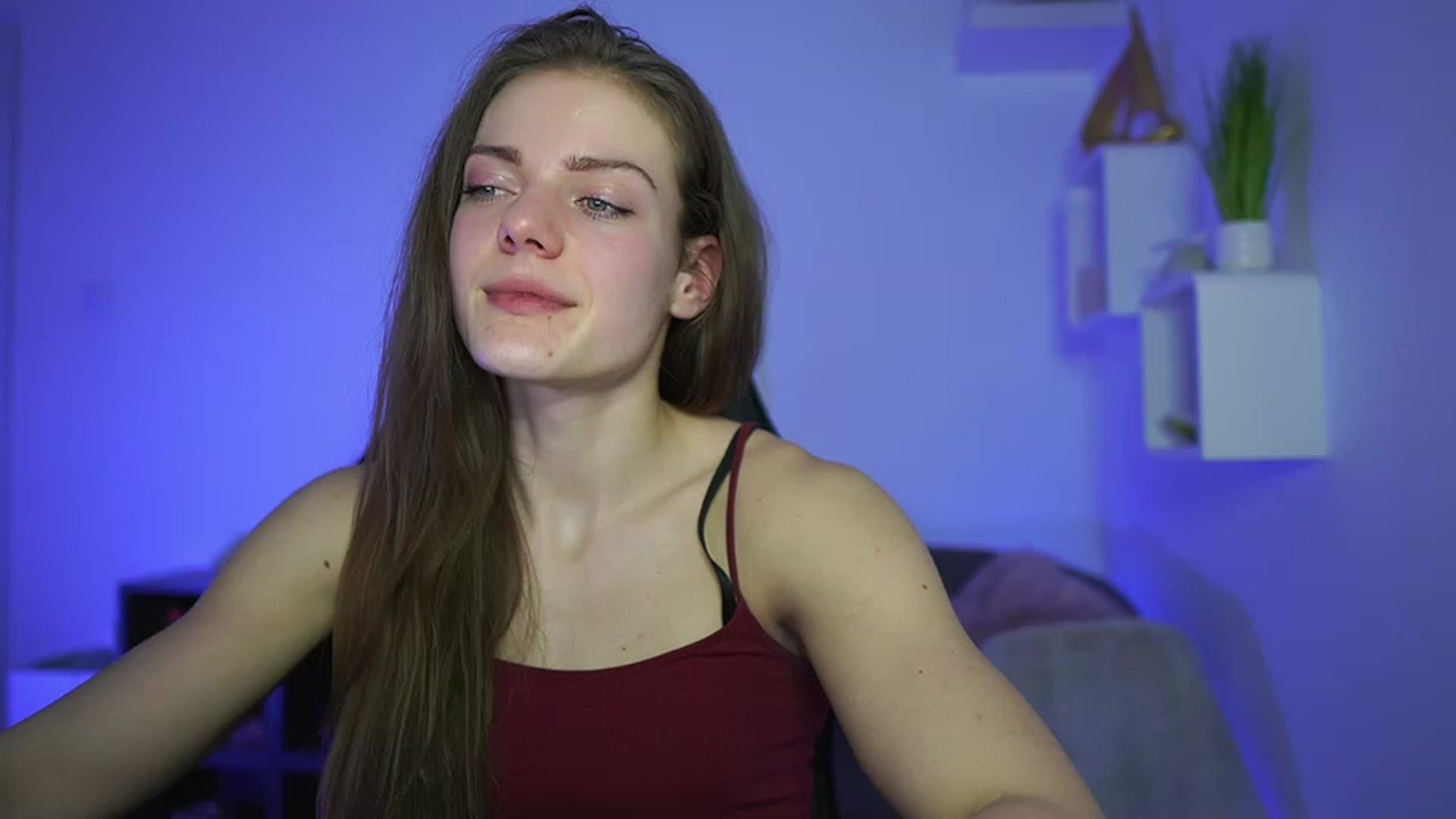 Gallery image thumbnail from Elly_Malkova_'s myfreecams stream on, 03/29/2023, 19:31 image 16 of 20