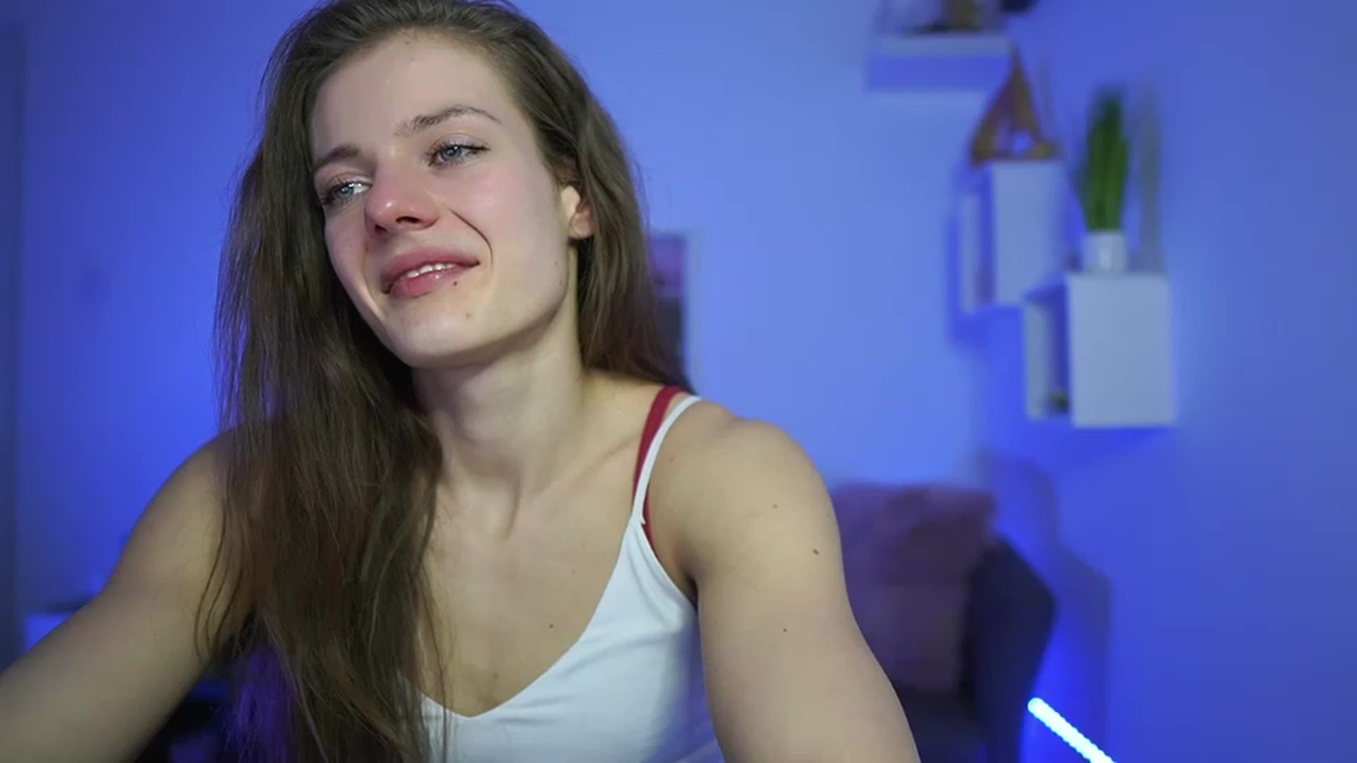 Gallery image thumbnail from Elly_Malkova_'s myfreecams stream on, 04/03/2023, 19:12 image 3 of 20