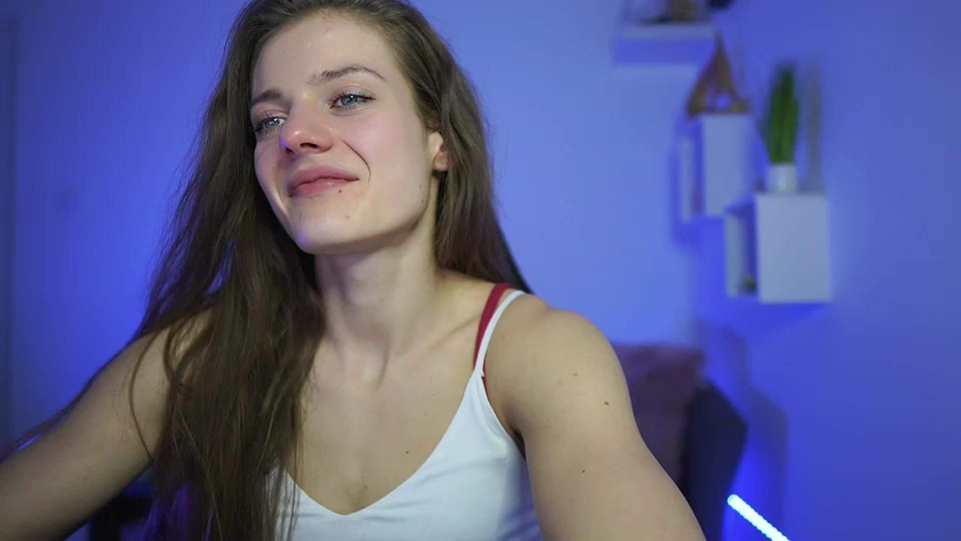 Gallery image thumbnail from Elly_Malkova_'s myfreecams stream on, 04/03/2023, 19:12 image 6 of 20