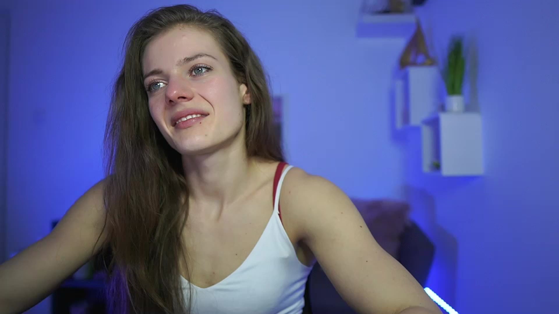 Gallery image thumbnail from Elly_Malkova_'s myfreecams stream on, 04/03/2023, 19:12 image 4 of 20