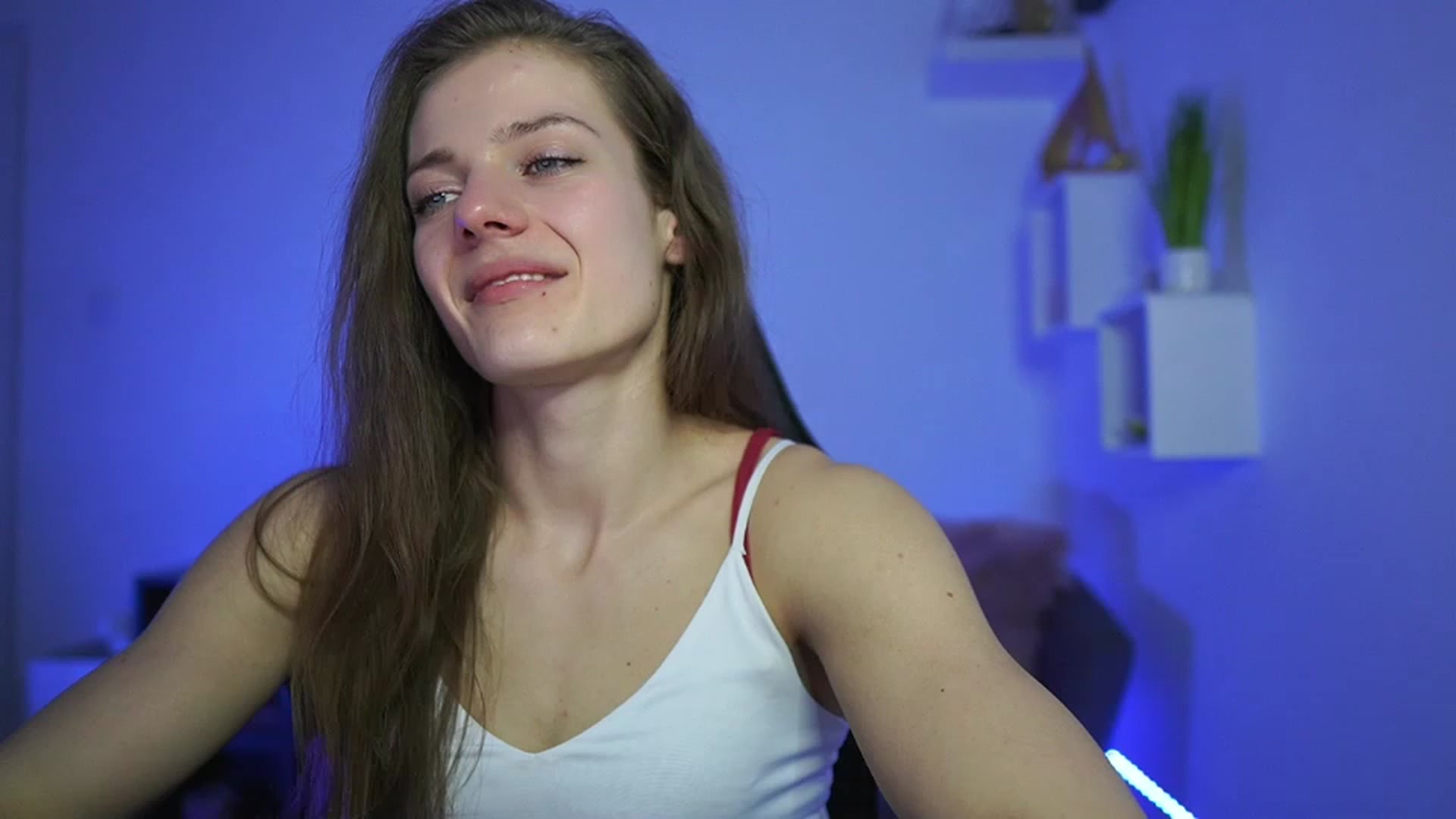 Gallery image thumbnail from Elly_Malkova_'s myfreecams stream on, 04/03/2023, 19:12 image 9 of 20