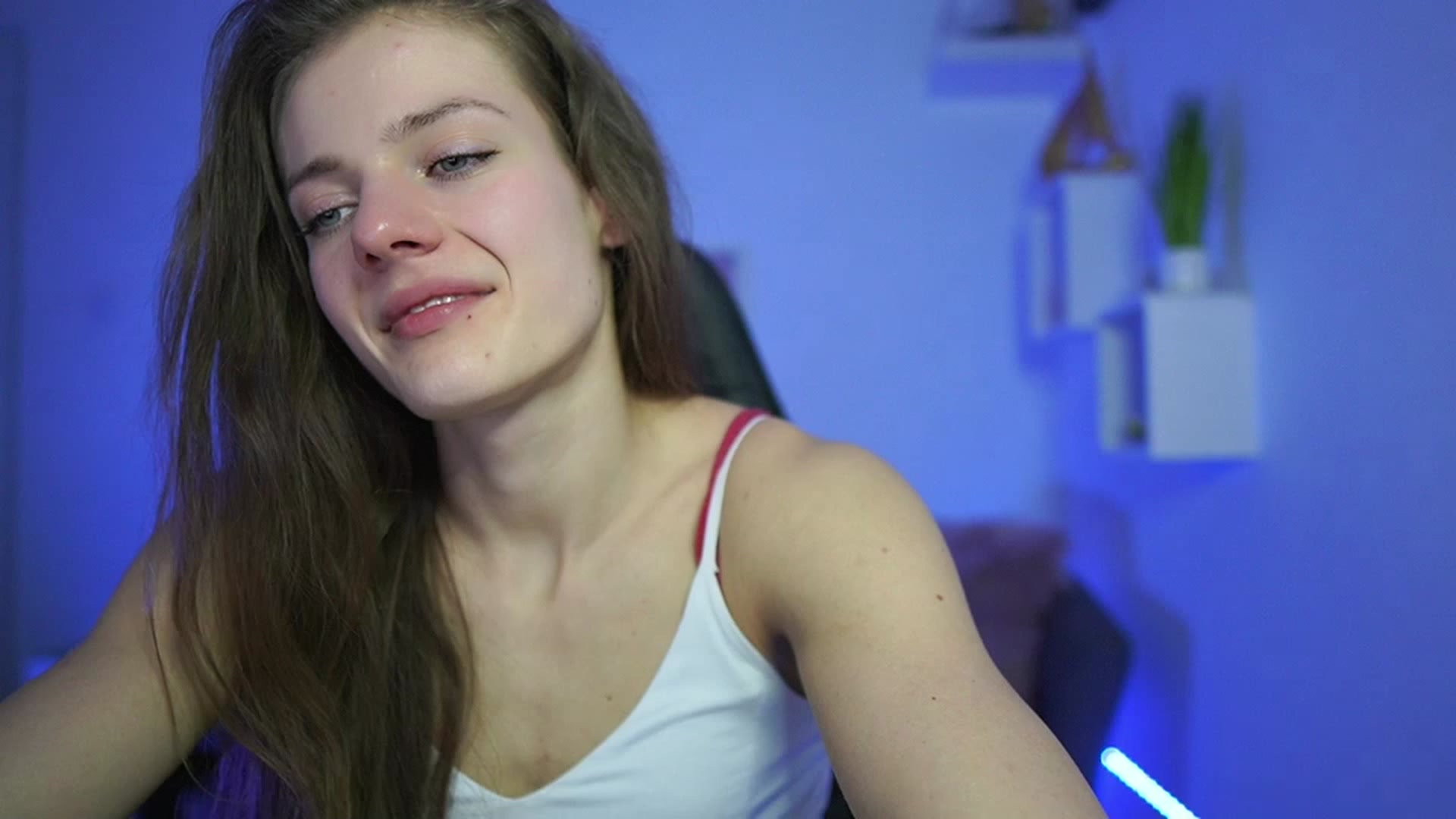 Gallery image thumbnail from Elly_Malkova_'s myfreecams stream on, 04/03/2023, 19:12 image 16 of 20