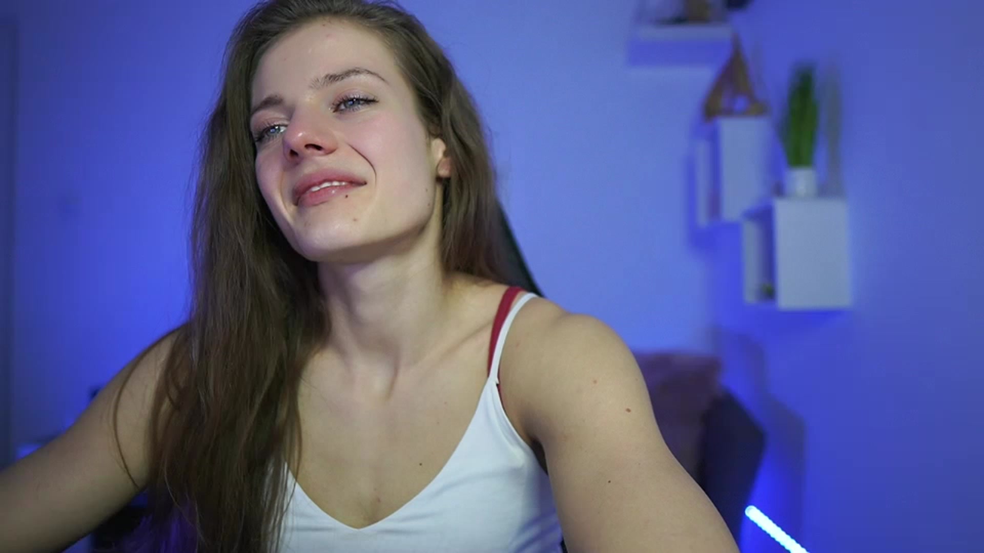 Gallery image thumbnail from Elly_Malkova_'s myfreecams stream on, 04/03/2023, 19:12 image 7 of 20