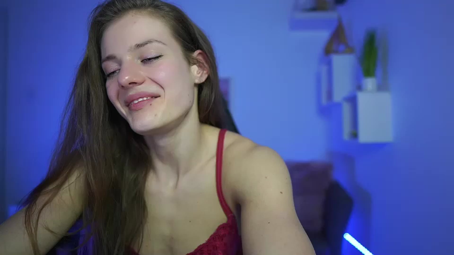 Gallery image thumbnail from Elly_Malkova_'s myfreecams stream on, 04/03/2023, 20:49 image 7 of 20