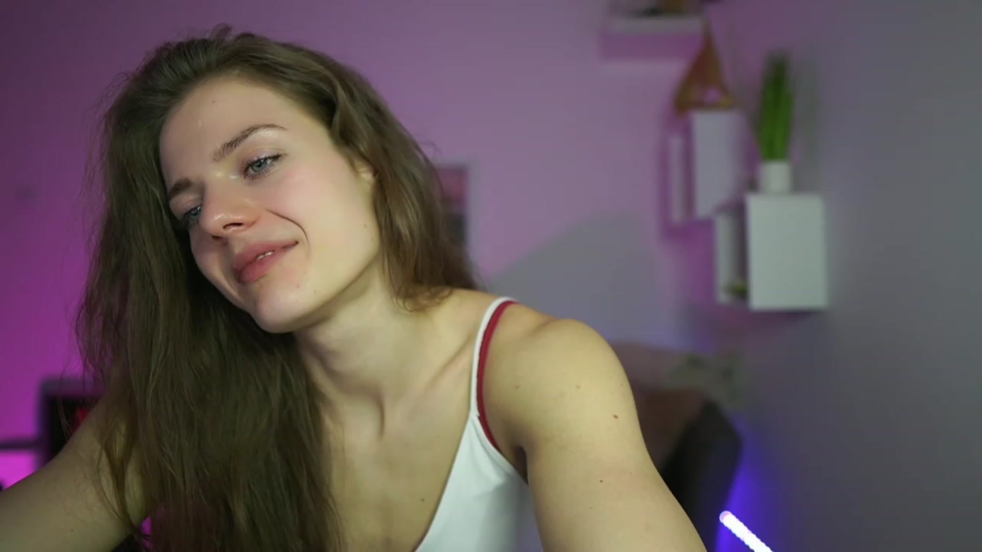 Gallery image thumbnail from Elly_Malkova_'s myfreecams stream on, 04/11/2023, 23:34 image 8 of 20