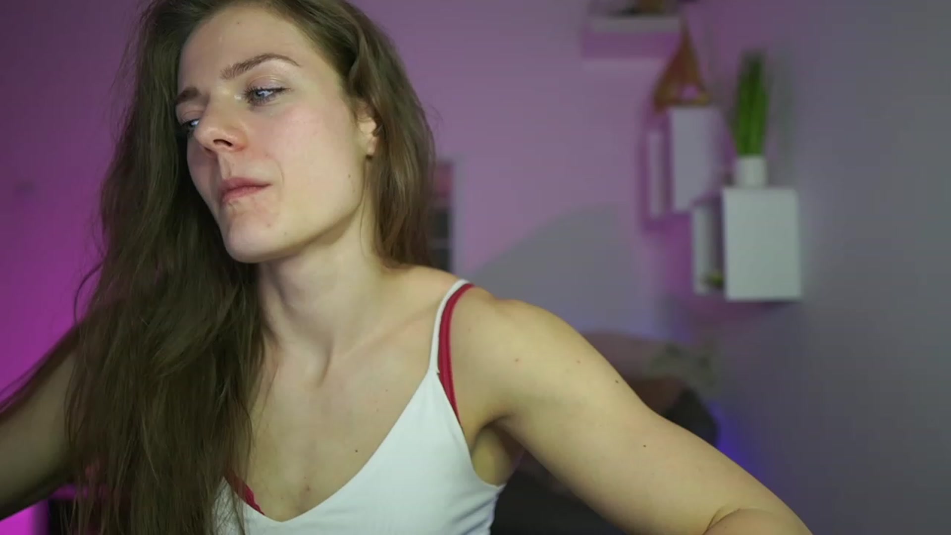 Gallery image thumbnail from Elly_Malkova_'s myfreecams stream on, 04/11/2023, 23:34 image 4 of 20