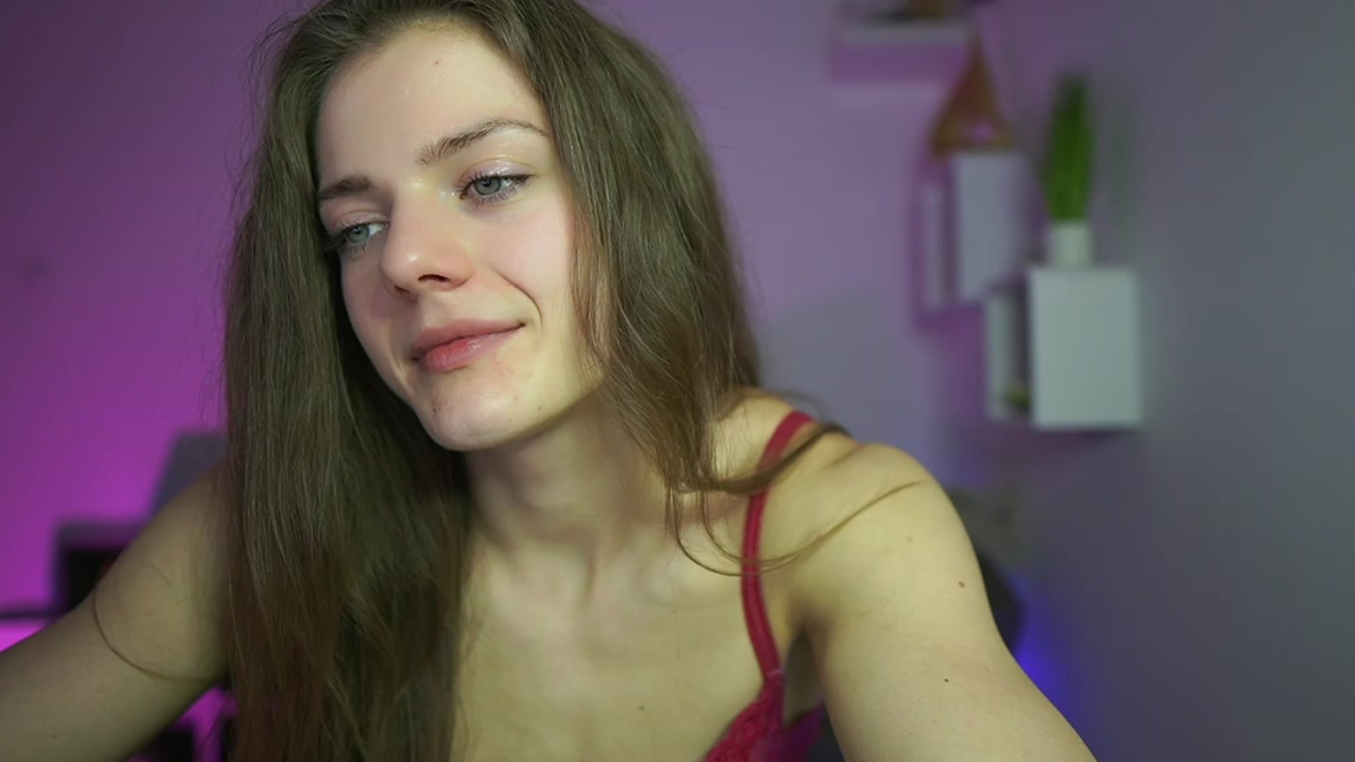 Gallery image thumbnail from Elly_Malkova_'s myfreecams stream on, 04/11/2023, 23:34 image 15 of 20