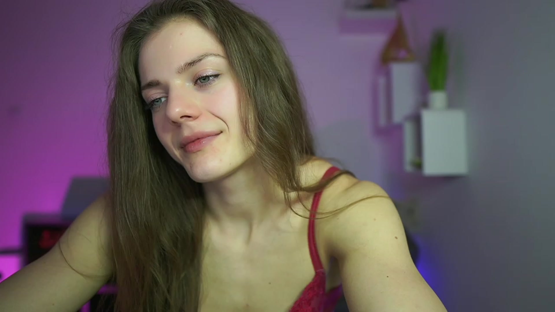 Gallery image thumbnail from Elly_Malkova_'s myfreecams stream on, 04/11/2023, 23:34 image 14 of 20