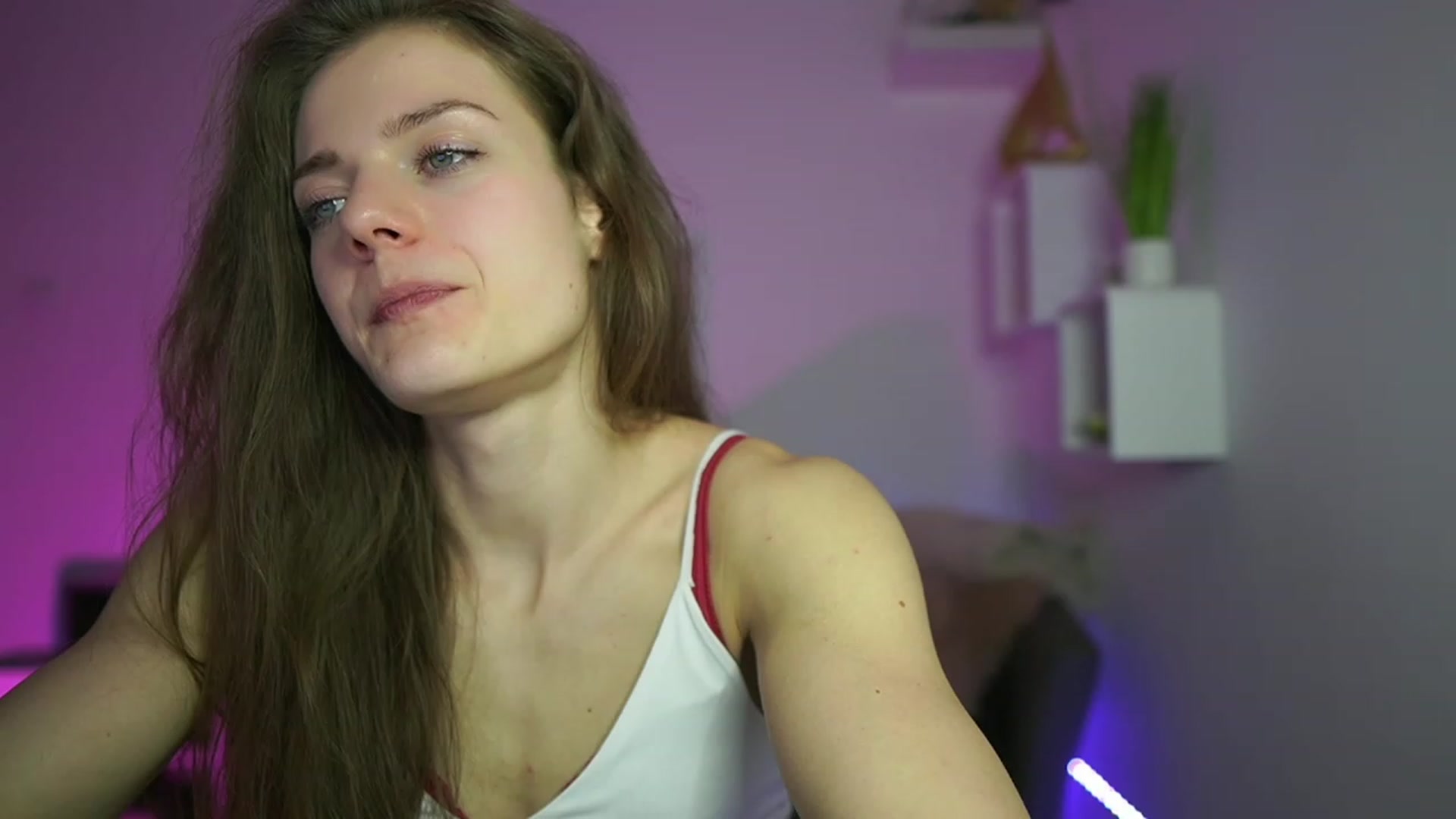 Gallery image thumbnail from Elly_Malkova_'s myfreecams stream on, 04/11/2023, 23:34 image 5 of 20