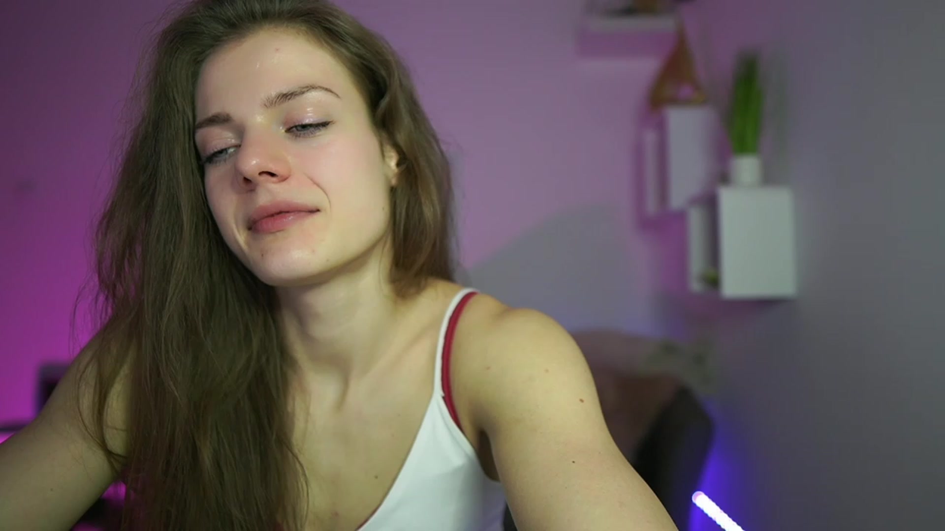Gallery image thumbnail from Elly_Malkova_'s myfreecams stream on, 04/11/2023, 23:34 image 7 of 20