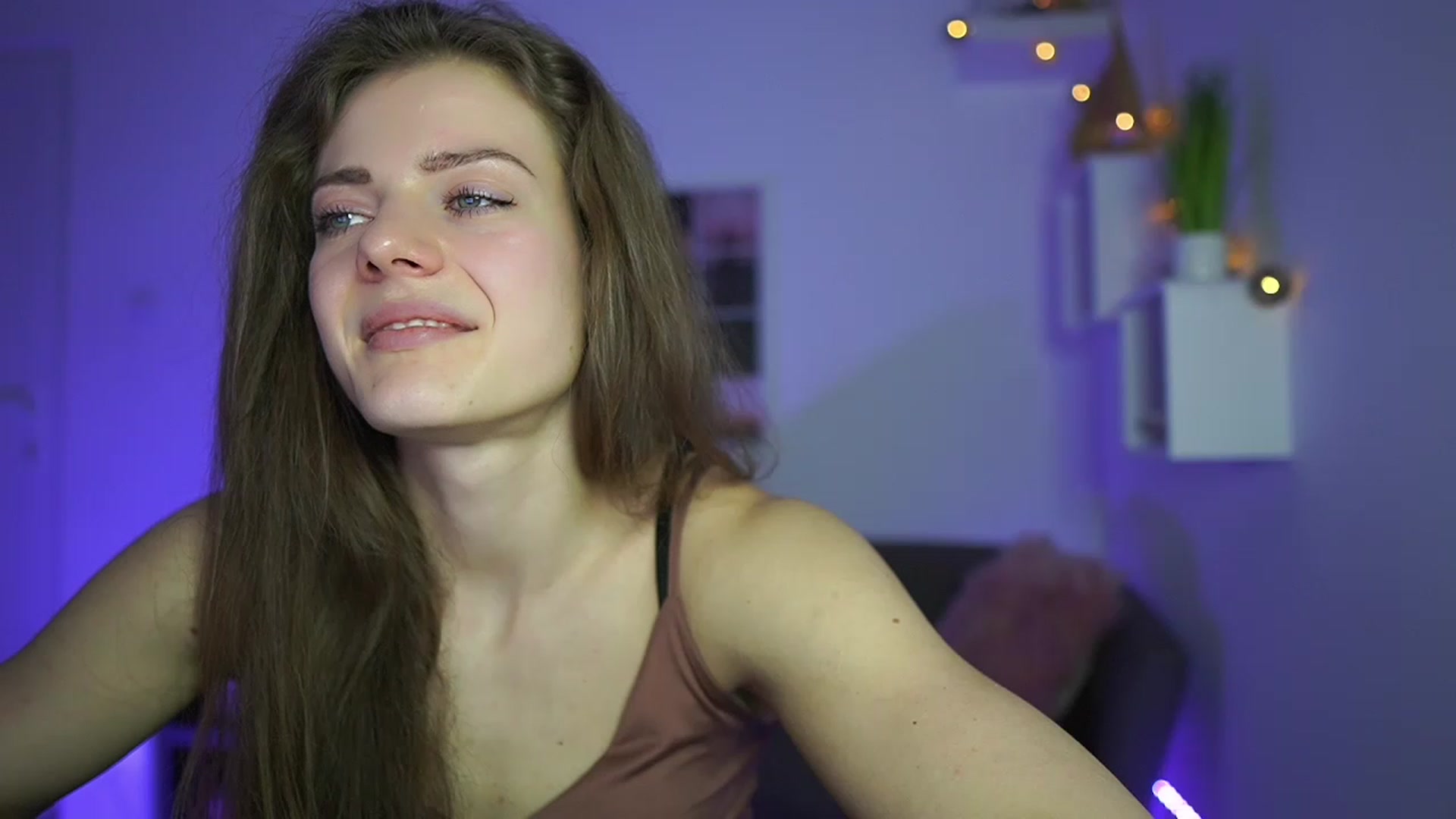 Gallery image thumbnail from Elly_Malkova_'s myfreecams stream on, 04/15/2023, 14:54 image 16 of 20