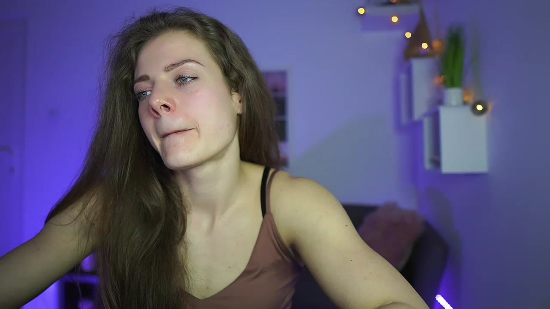 Gallery image thumbnail from Elly_Malkova_'s myfreecams stream on, 04/15/2023, 14:54 image 11 of 20
