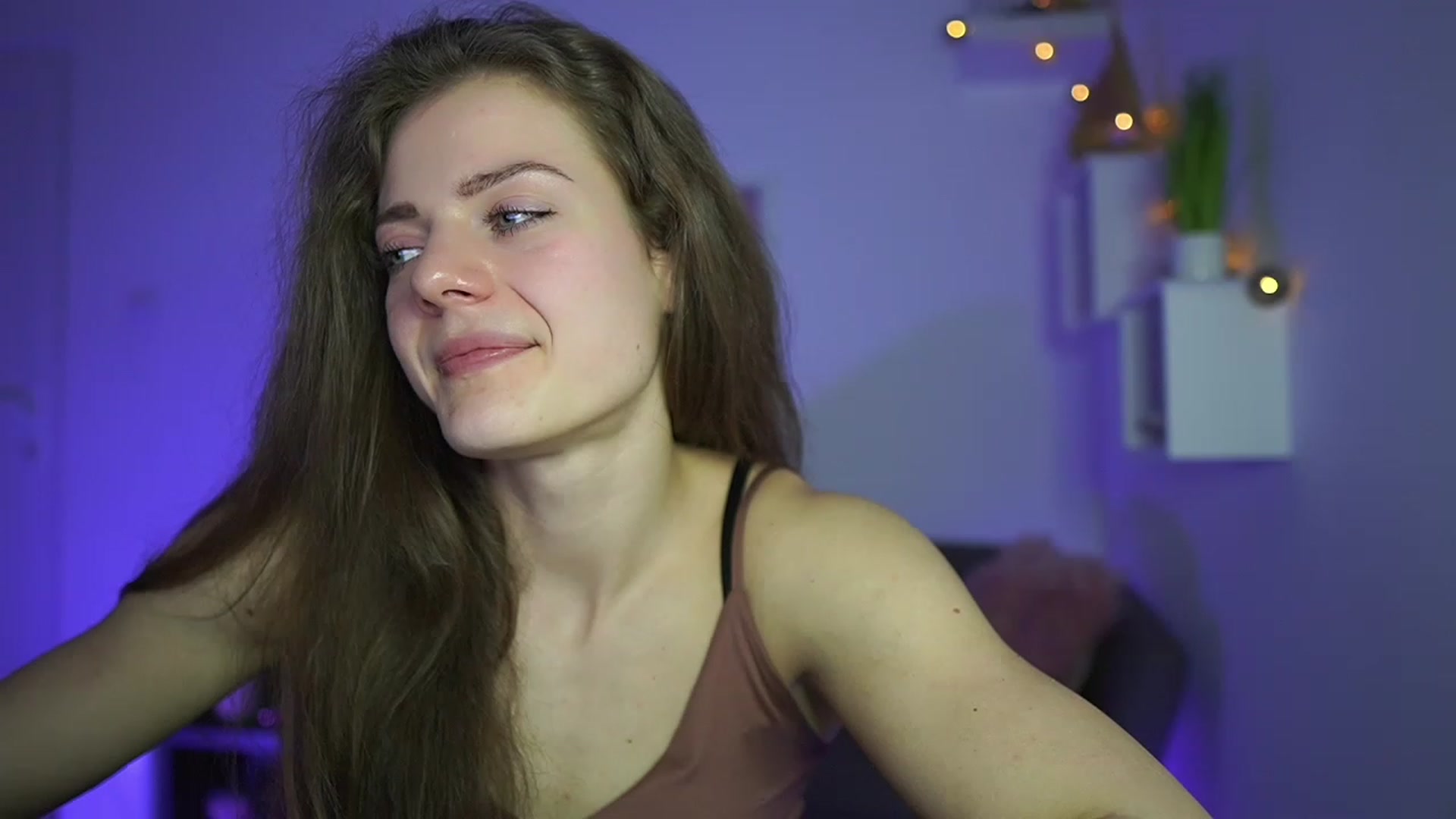 Gallery image thumbnail from Elly_Malkova_'s myfreecams stream on, 04/15/2023, 14:54 image 13 of 20