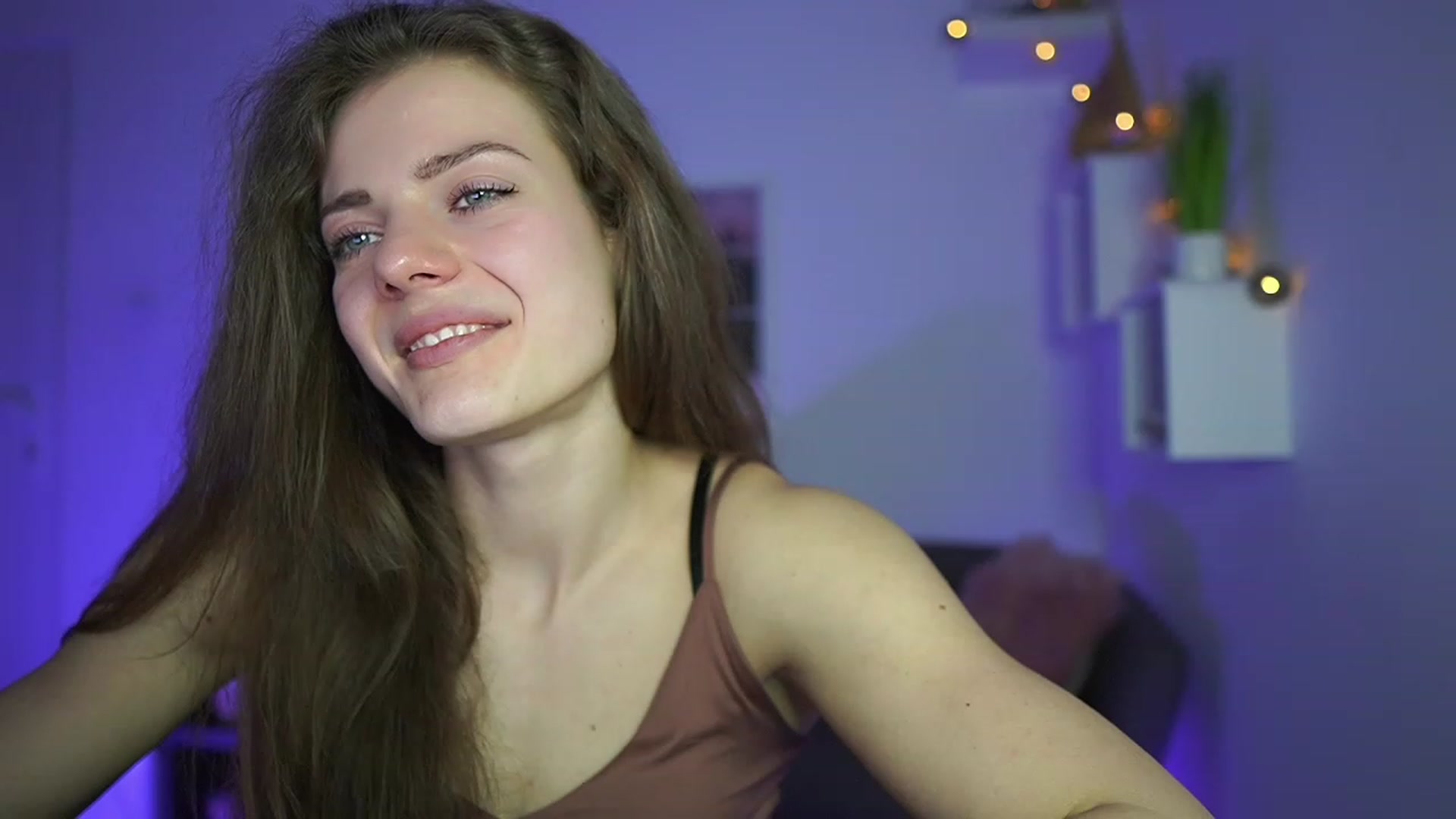 Gallery image thumbnail from Elly_Malkova_'s myfreecams stream on, 04/15/2023, 14:54 image 14 of 20