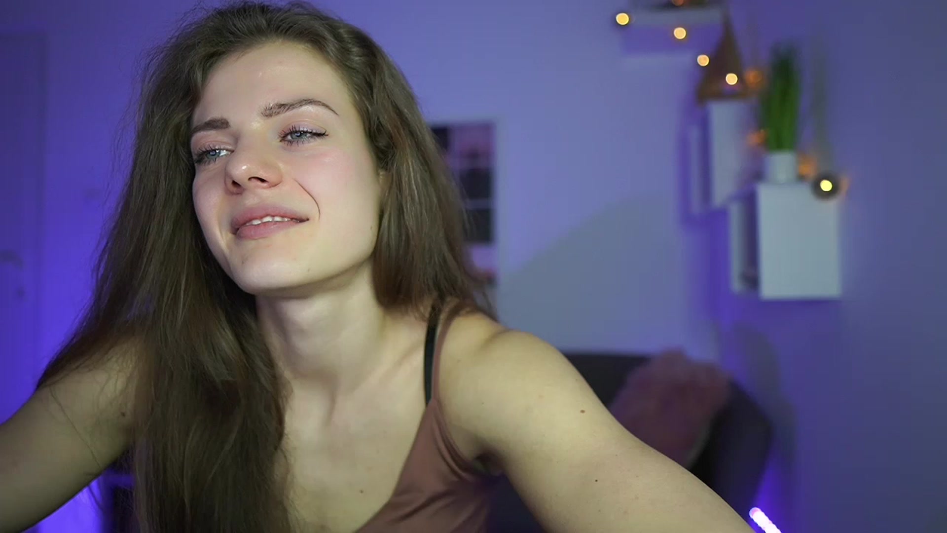 Gallery image thumbnail from Elly_Malkova_'s myfreecams stream on, 04/15/2023, 14:54 image 15 of 20