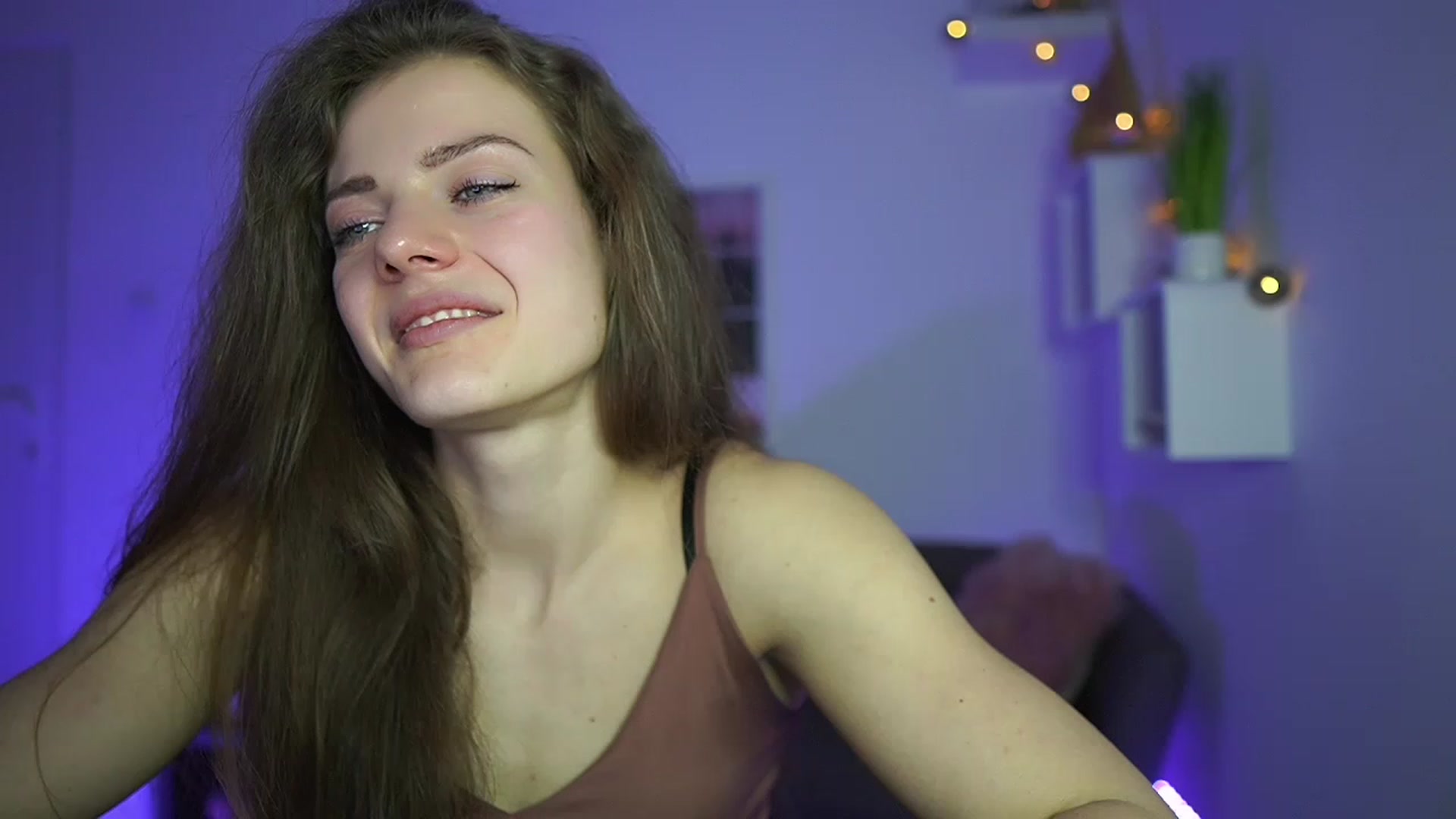 Gallery image thumbnail from Elly_Malkova_'s myfreecams stream on, 04/15/2023, 14:54 image 9 of 20
