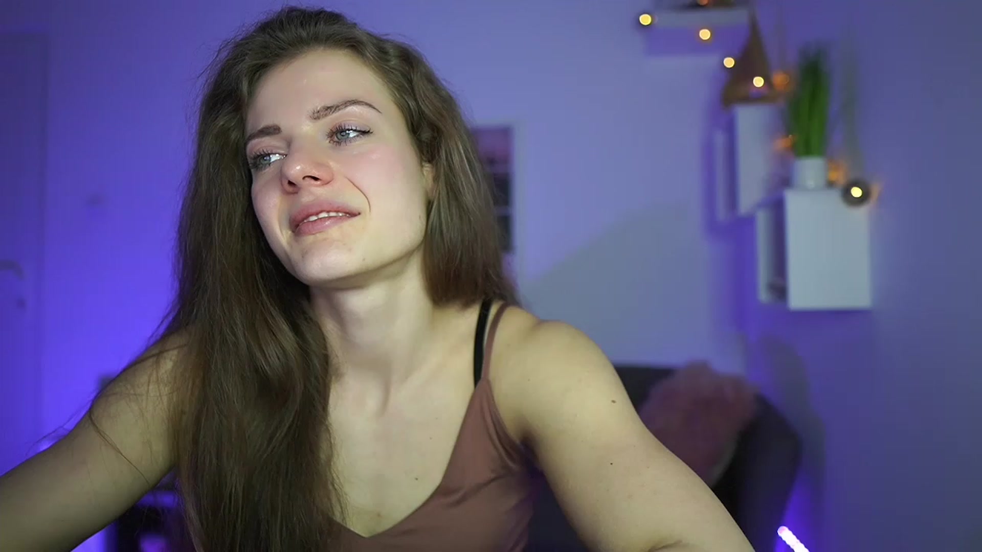 Gallery image thumbnail from Elly_Malkova_'s myfreecams stream on, 04/15/2023, 14:54 image 6 of 20
