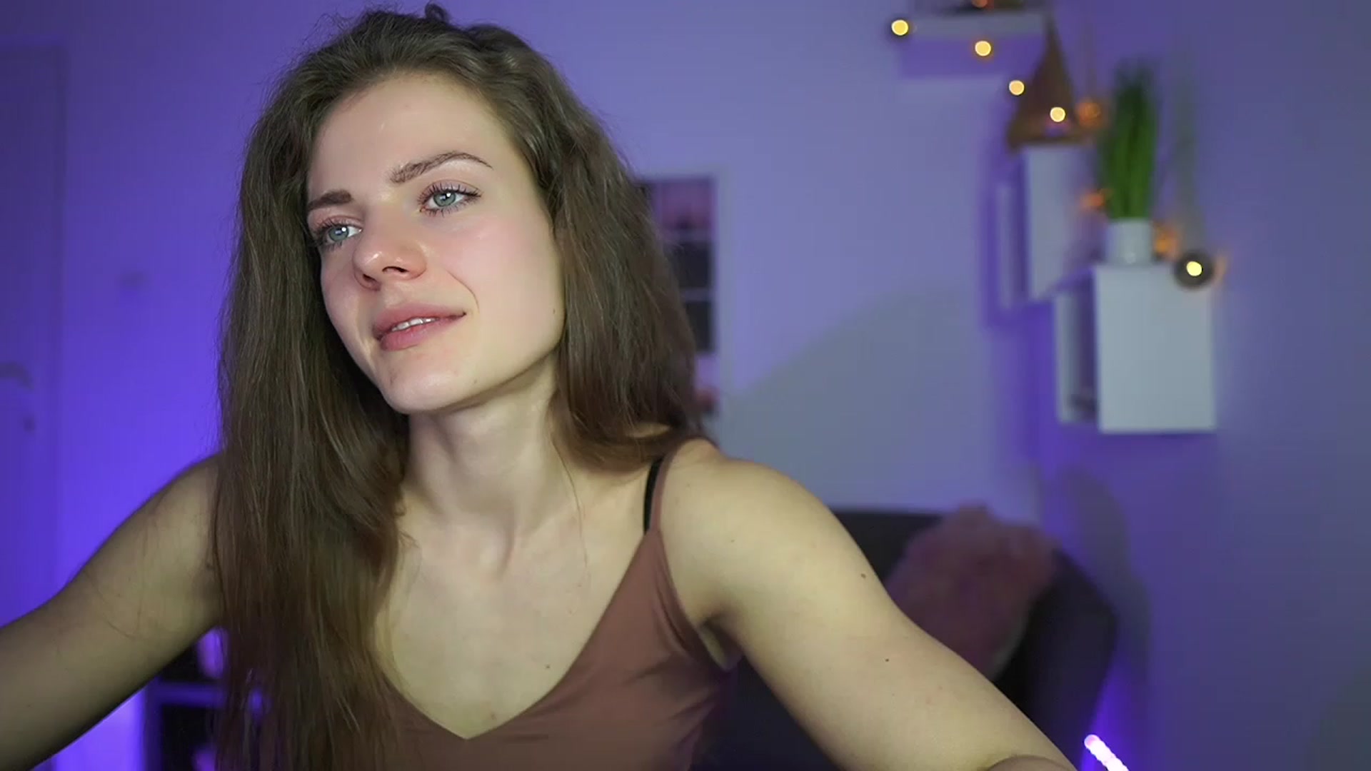 Gallery image thumbnail from Elly_Malkova_'s myfreecams stream on, 04/15/2023, 15:35 image 19 of 20