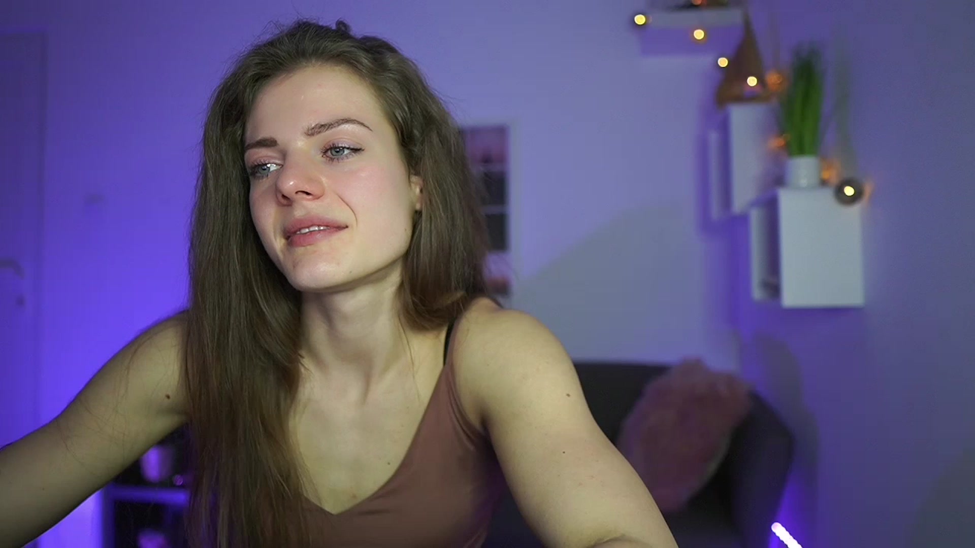 Gallery image thumbnail from Elly_Malkova_'s myfreecams stream on, 04/15/2023, 15:35 image 15 of 20