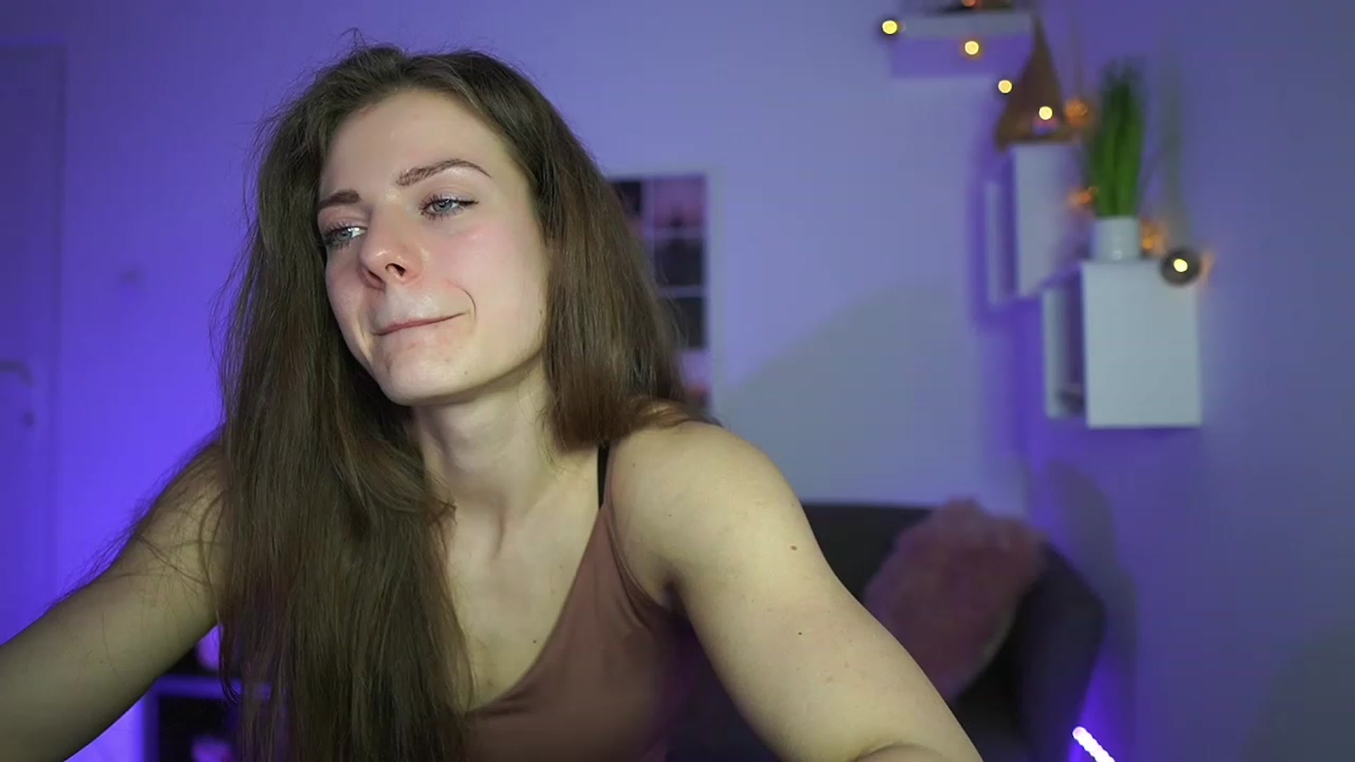 Gallery image thumbnail from Elly_Malkova_'s myfreecams stream on, 04/15/2023, 15:35 image 2 of 20