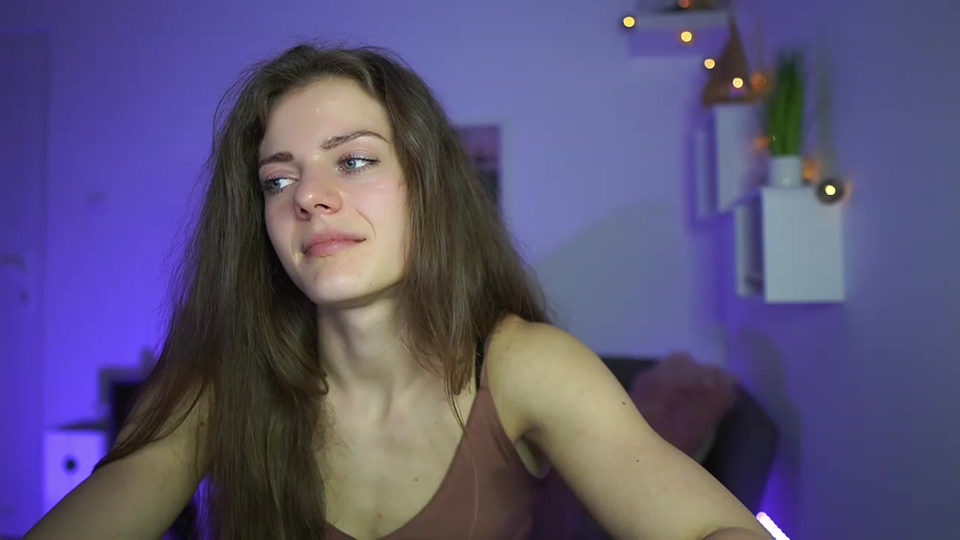 Gallery image thumbnail from Elly_Malkova_'s myfreecams stream on, 04/15/2023, 16:36 image 17 of 20