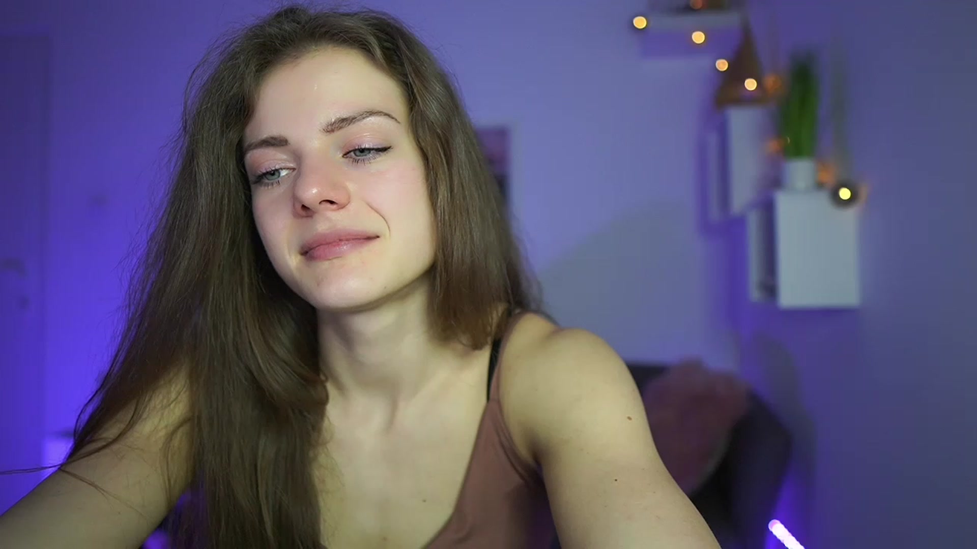 Gallery image thumbnail from Elly_Malkova_'s myfreecams stream on, 04/15/2023, 16:36 image 15 of 20