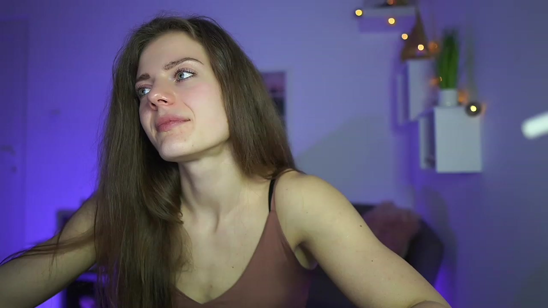 Gallery image thumbnail from Elly_Malkova_'s myfreecams stream on, 04/15/2023, 16:36 image 18 of 20