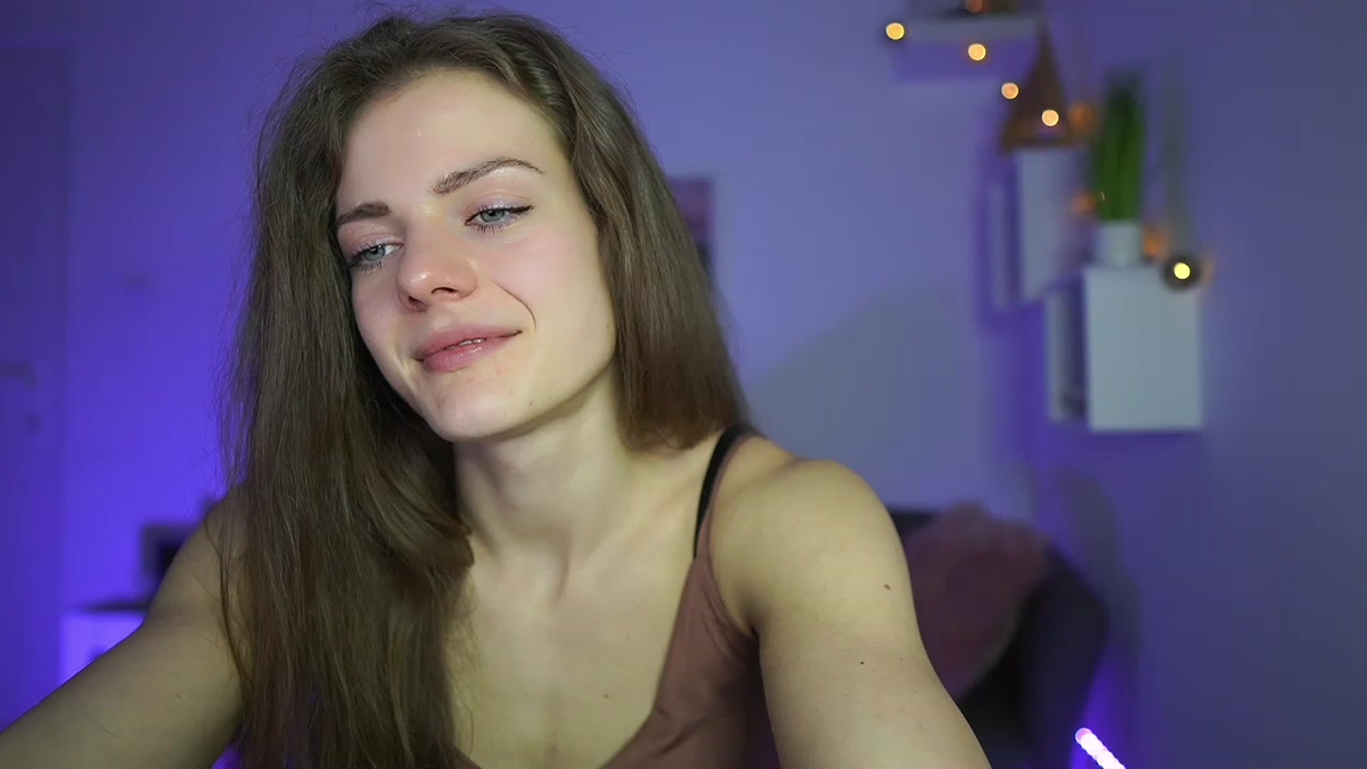 Gallery image thumbnail from Elly_Malkova_'s myfreecams stream on, 04/15/2023, 16:36 image 11 of 20