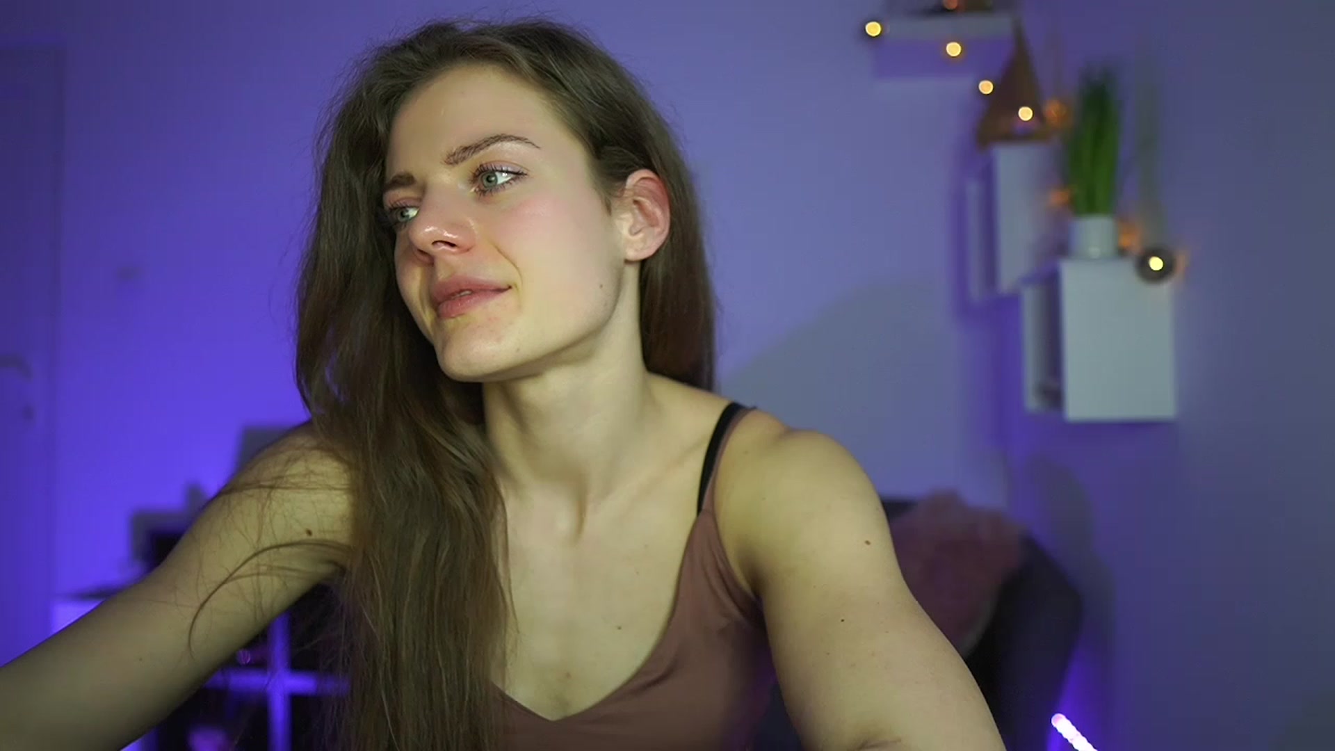 Gallery image thumbnail from Elly_Malkova_'s myfreecams stream on, 04/15/2023, 16:36 image 2 of 20