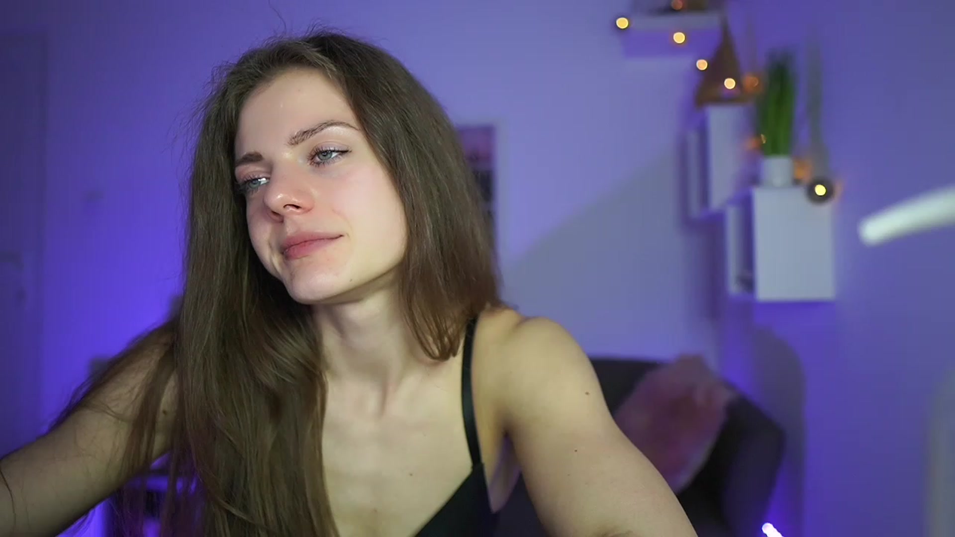Gallery image thumbnail from Elly_Malkova_'s myfreecams stream on, 04/15/2023, 18:05 image 13 of 20