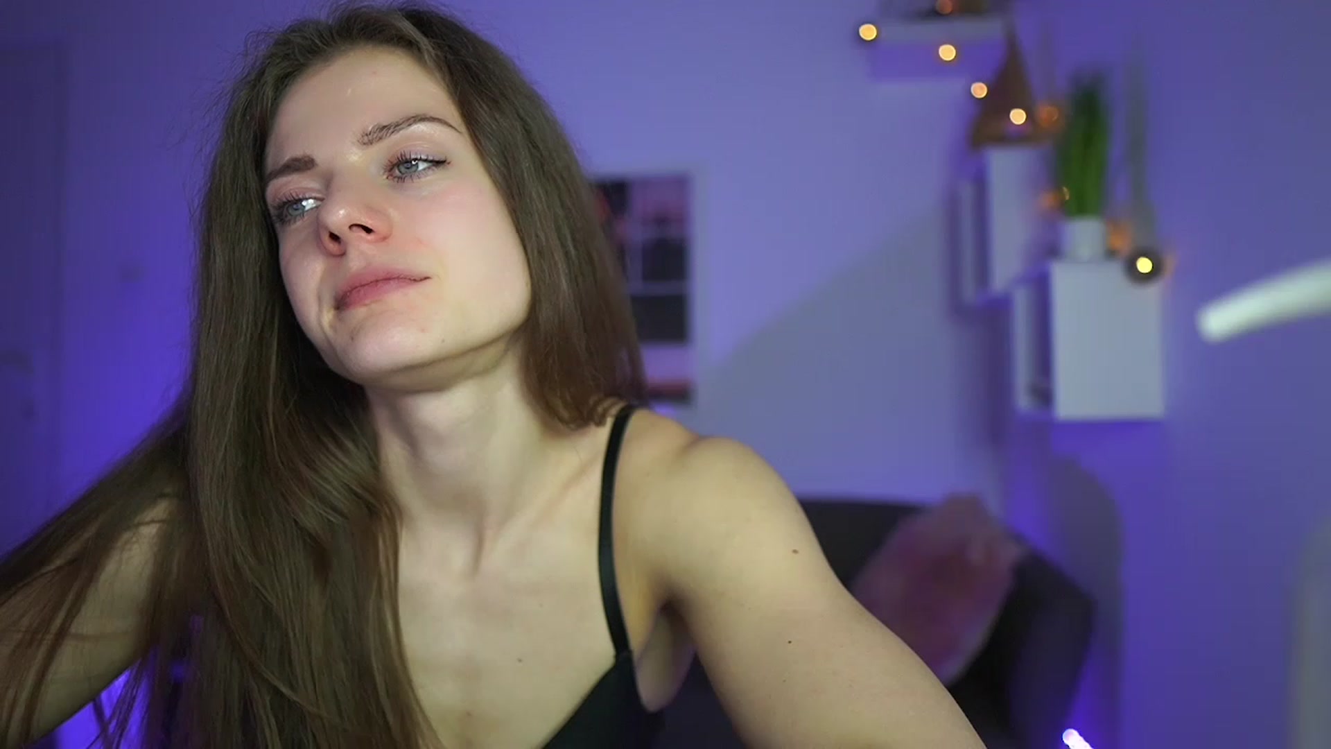 Gallery image thumbnail from Elly_Malkova_'s myfreecams stream on, 04/15/2023, 18:05 image 10 of 20
