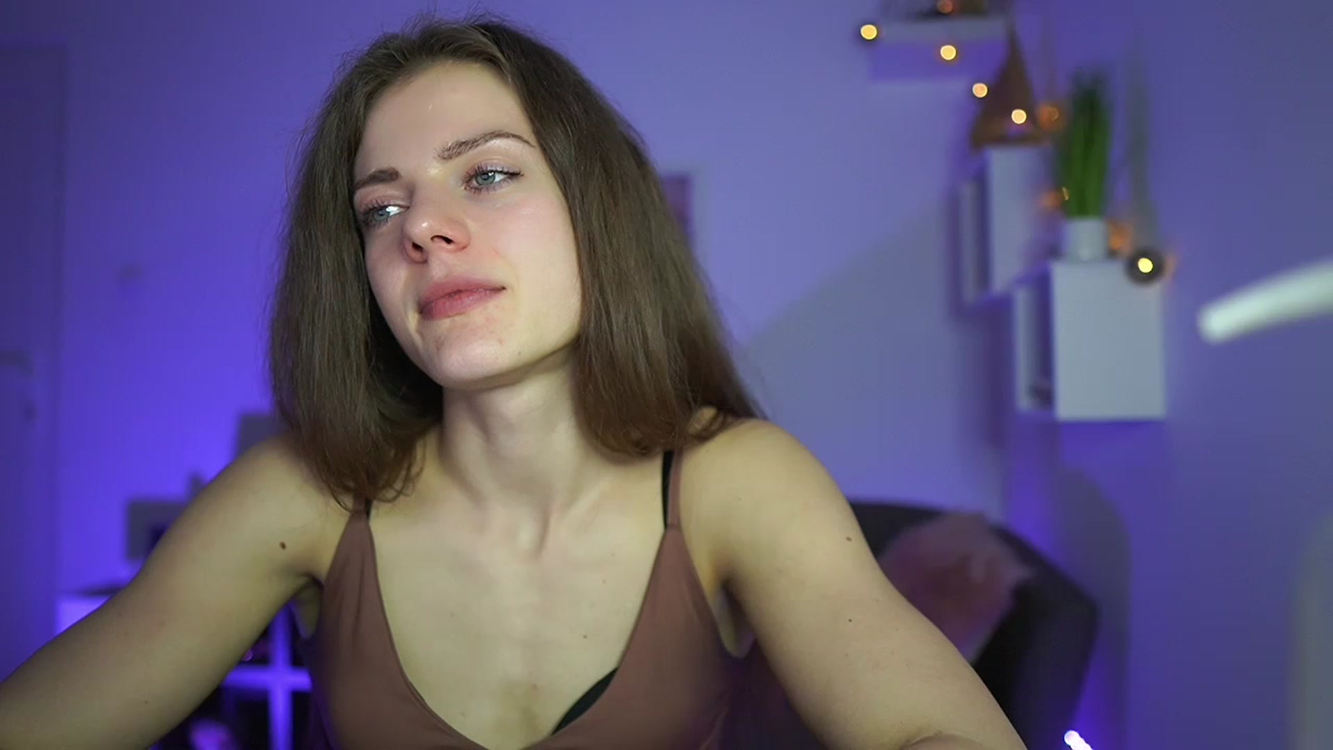 Gallery image thumbnail from Elly_Malkova_'s myfreecams stream on, 04/15/2023, 18:05 image 1 of 20